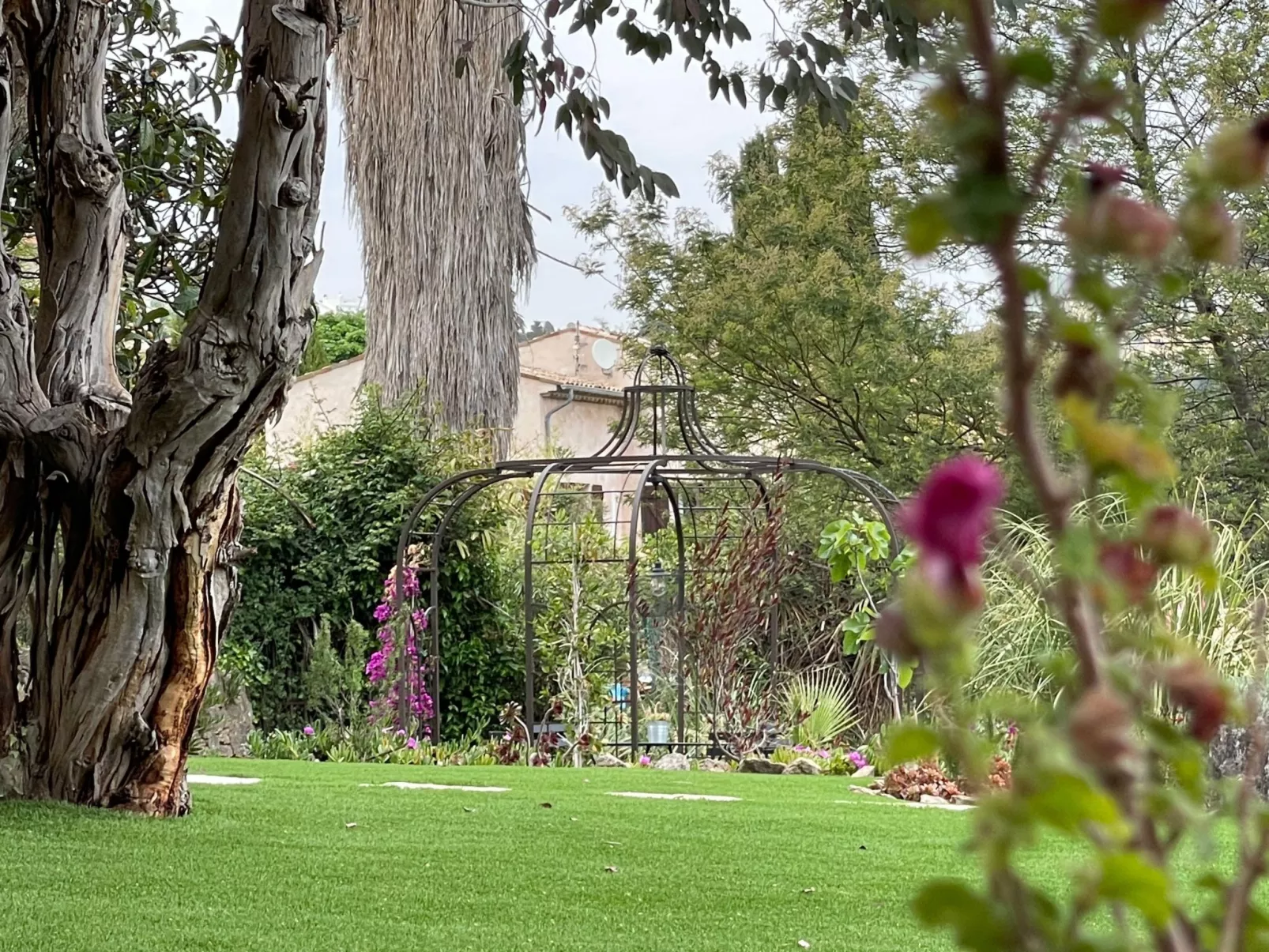 Ferienvilla mit Blick auf das Wasser-Outside