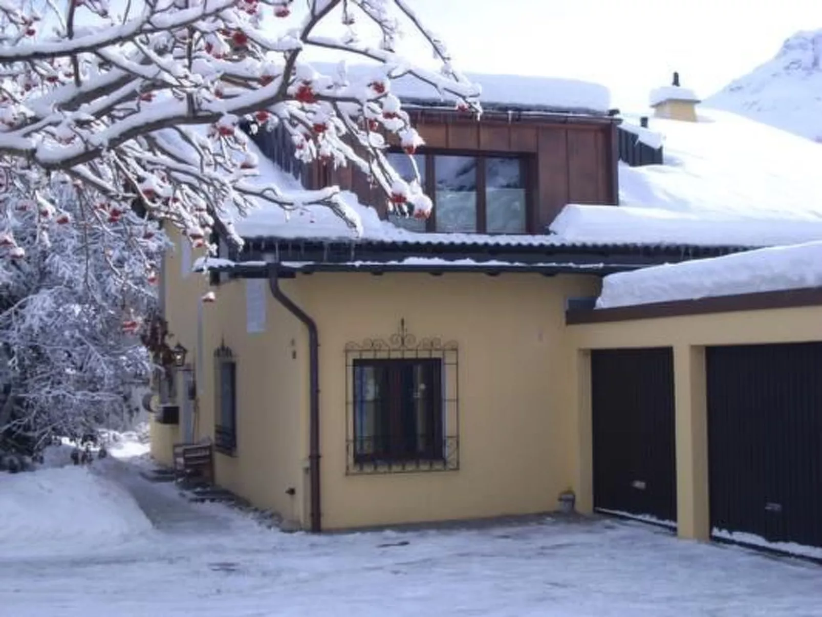 Chesa Betschla-Outside