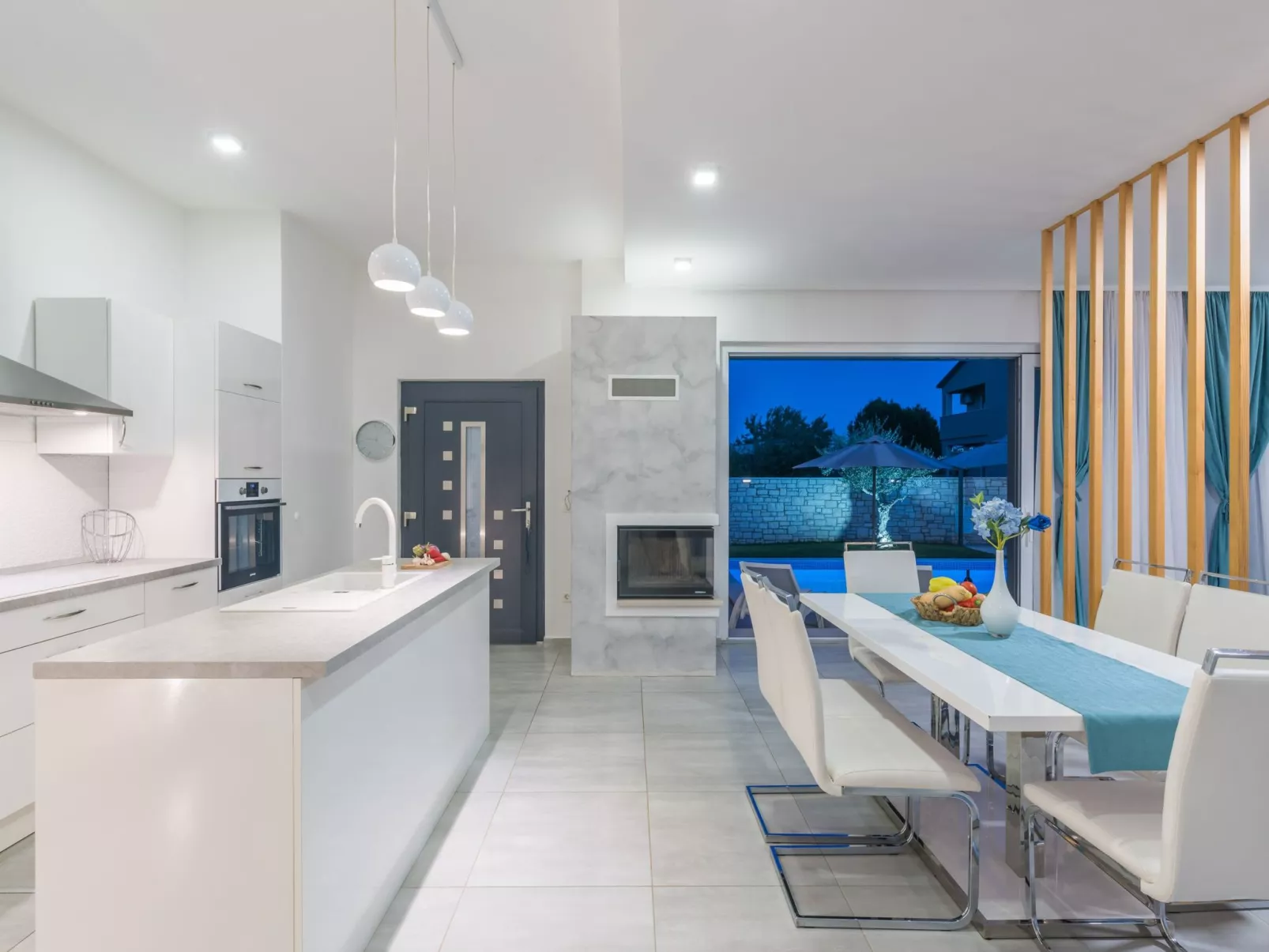 'Villa Selest' mit Wasserblick-Dedans