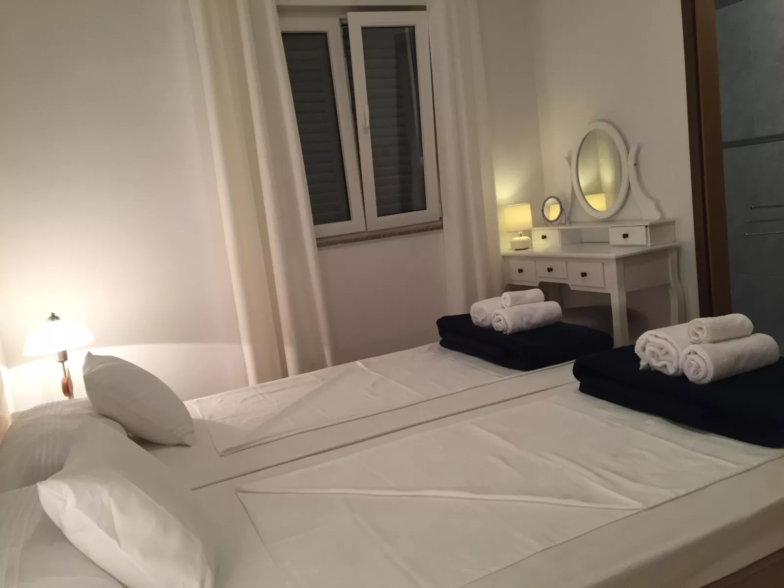 Modernes Ferienhaus in Dobropoljana mit Terrasse, Garten und Grill-Inside