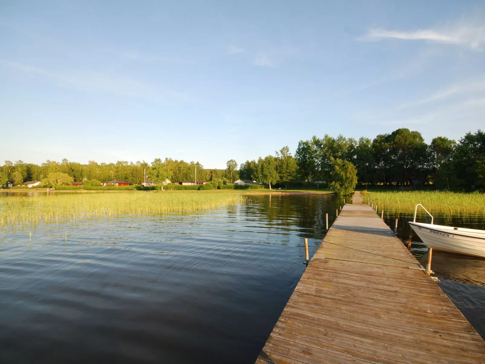 In Tibro mit Kleinem Garten-Draußen