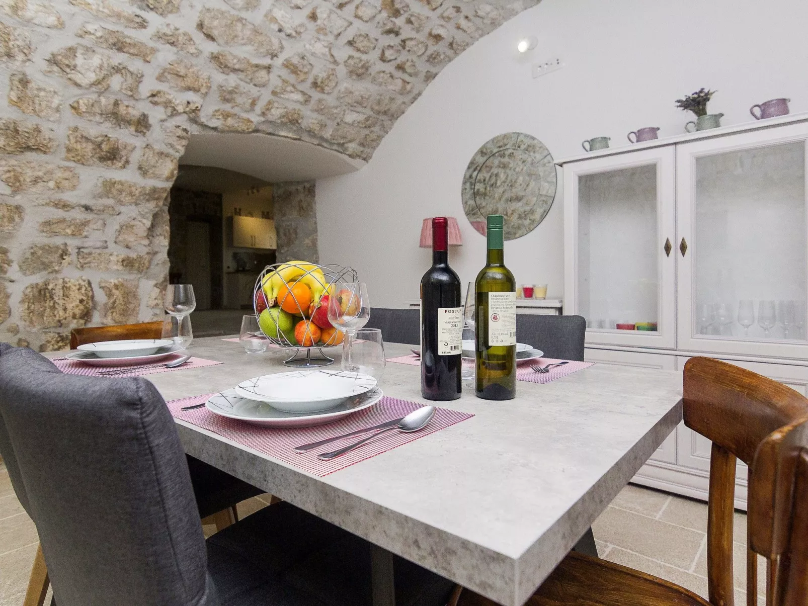 Schönes Steinhaus mit beheiztem Pool, Terrasse m-Image-tags.info