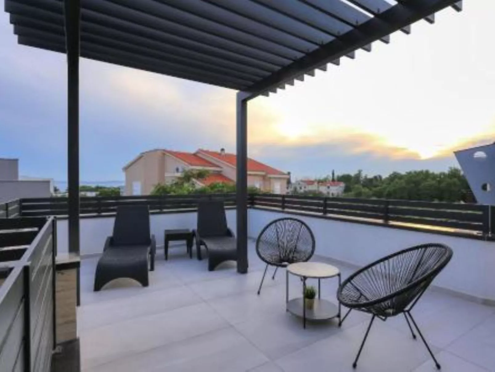 Villa Petra mit beheiztem Pool und Sauna-Outside