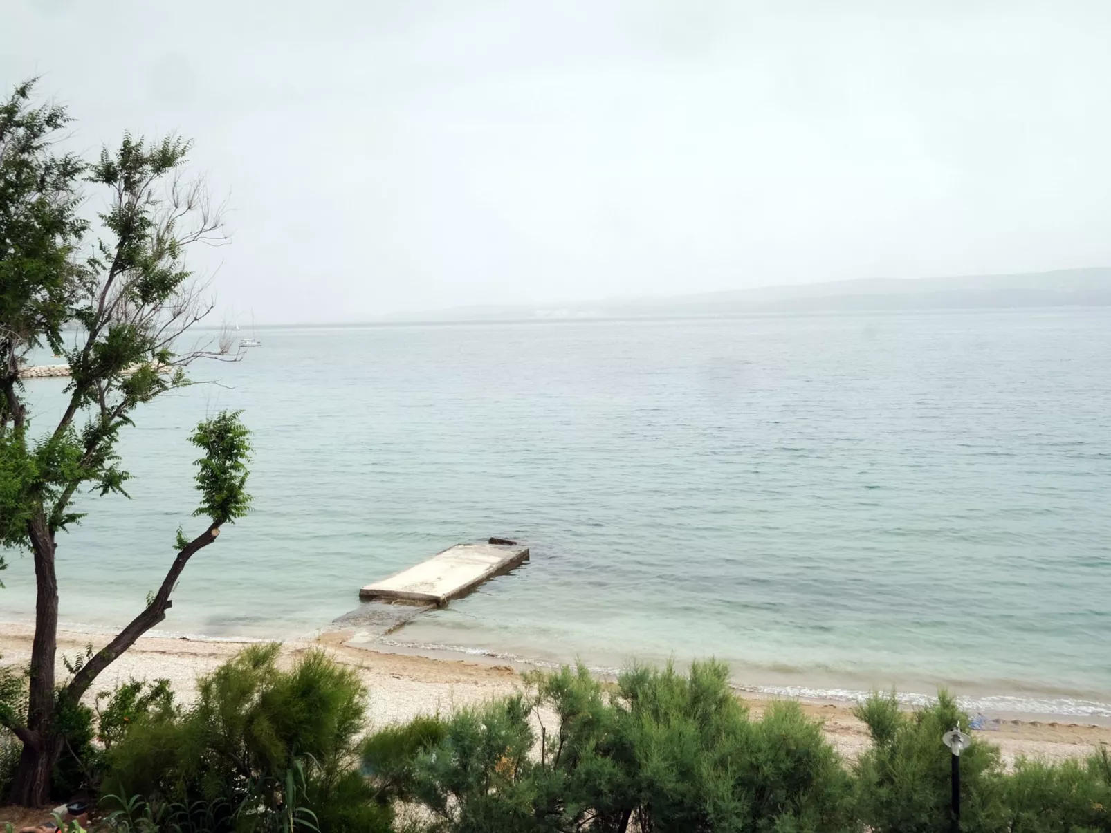 Große Ferienwohnung in Duće mit Privatem Balkon und Meerblick-Outside