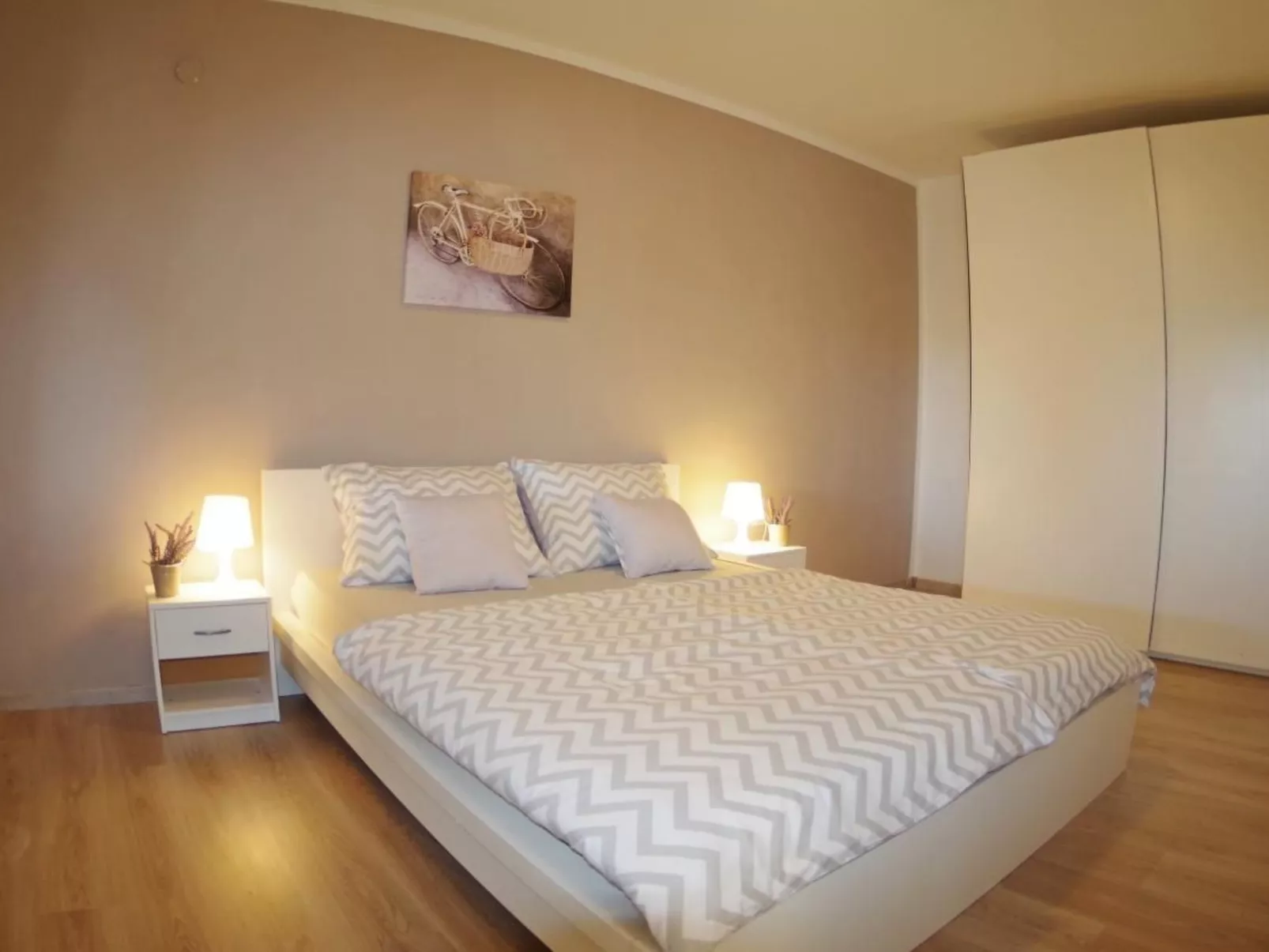 Im Dorf Kujići-Inside