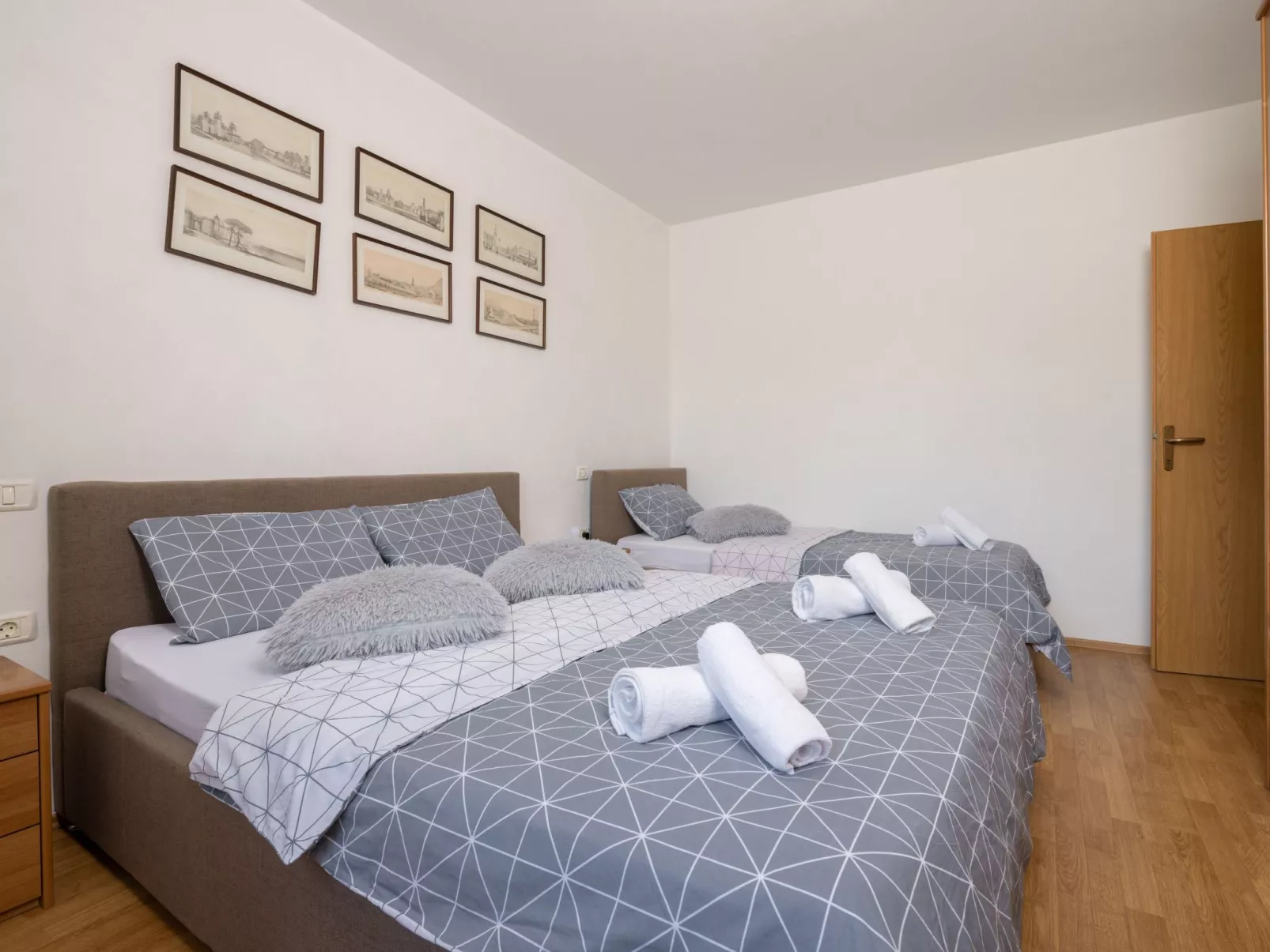 Haus Orange - Familienfreundliche Lage mit Pool-Inside