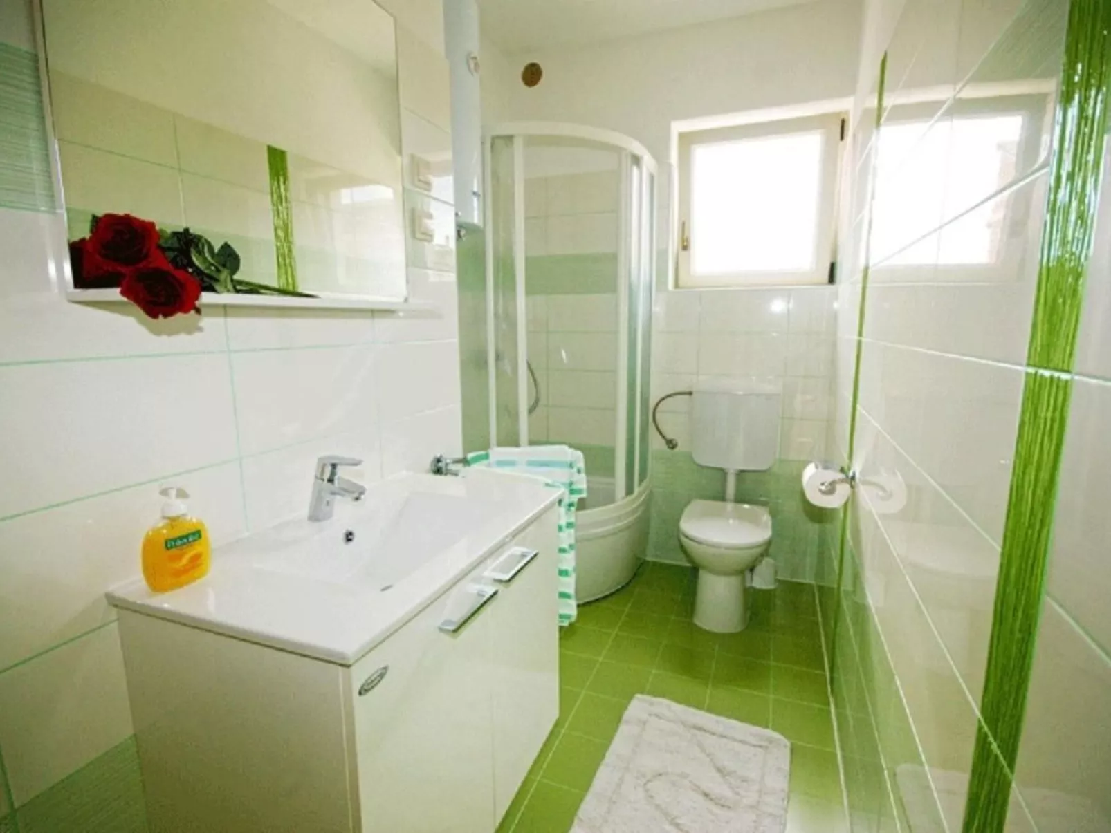 Moderne Ferienwohnung mit Balkonen mit Meerblick-Dedans