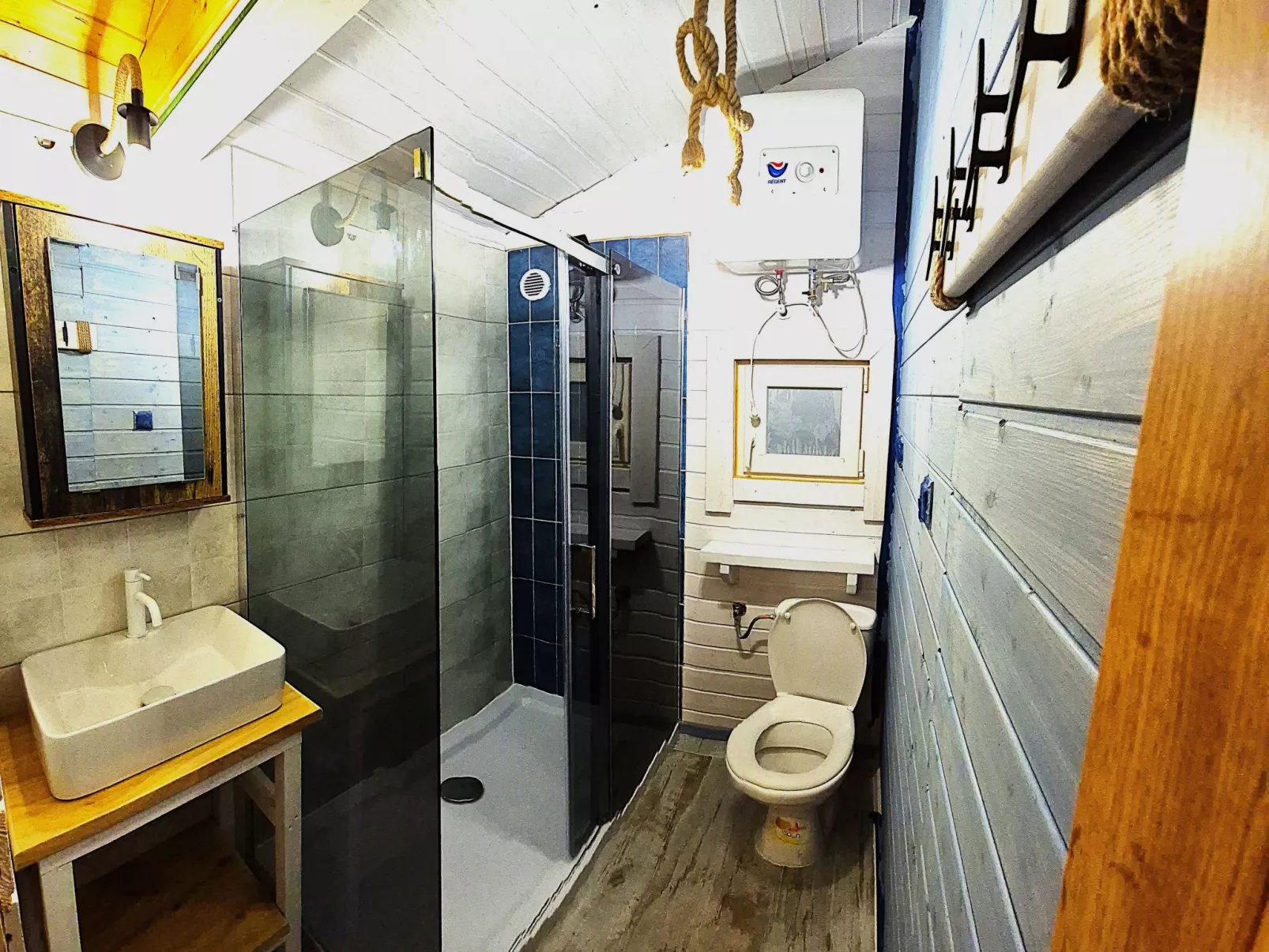 Für 5 Personen-Drinnen