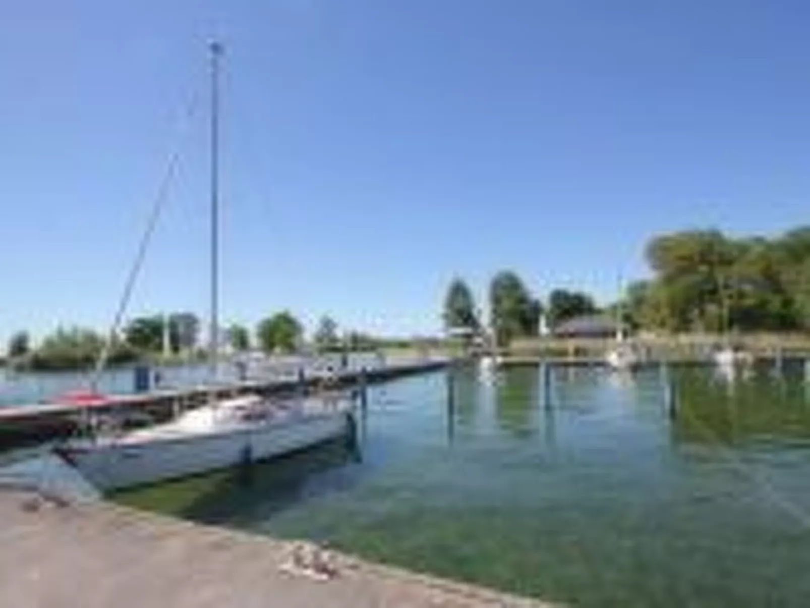 Haus Lotti an der Oktogonkirche-Draußen