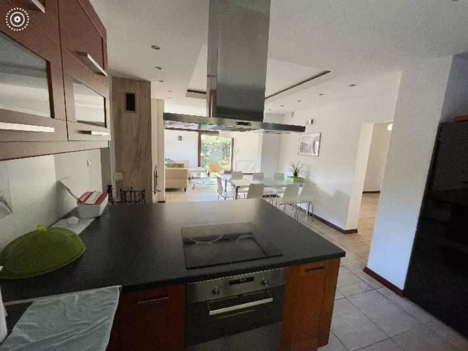 Schönes Ferienhaus für 7 Personen und 1 Kind-Dedans