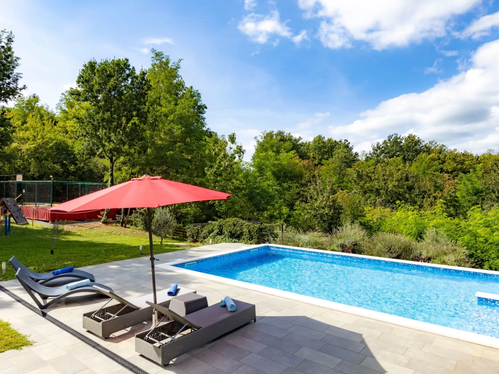 Red House Kraj Drage - Grüne Oase der Ruhe-Draußen