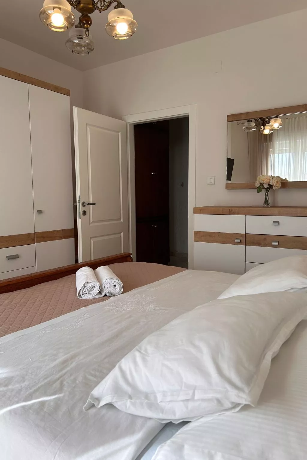 Coastal Comfort Apartment Teilen Speichern-Inside