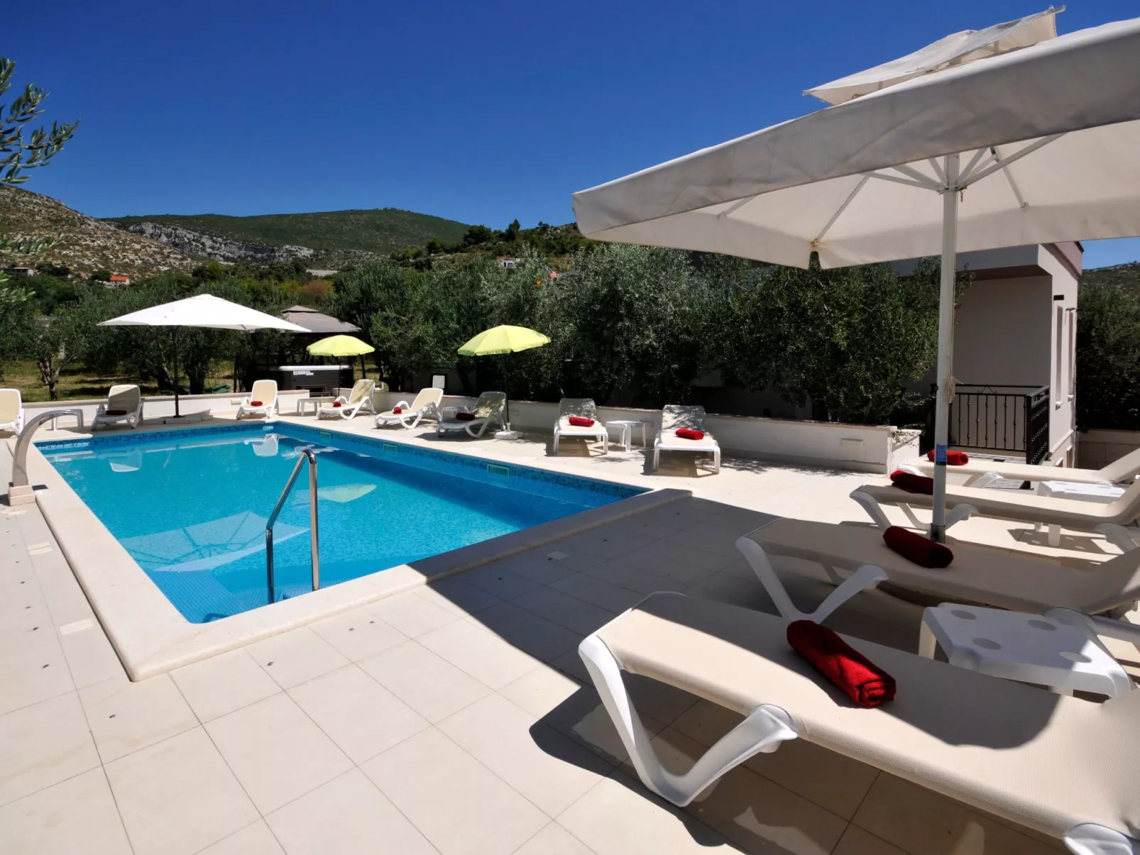 Villa Rimac in Kastel Stafilic mit Garten, Grill-Draußen