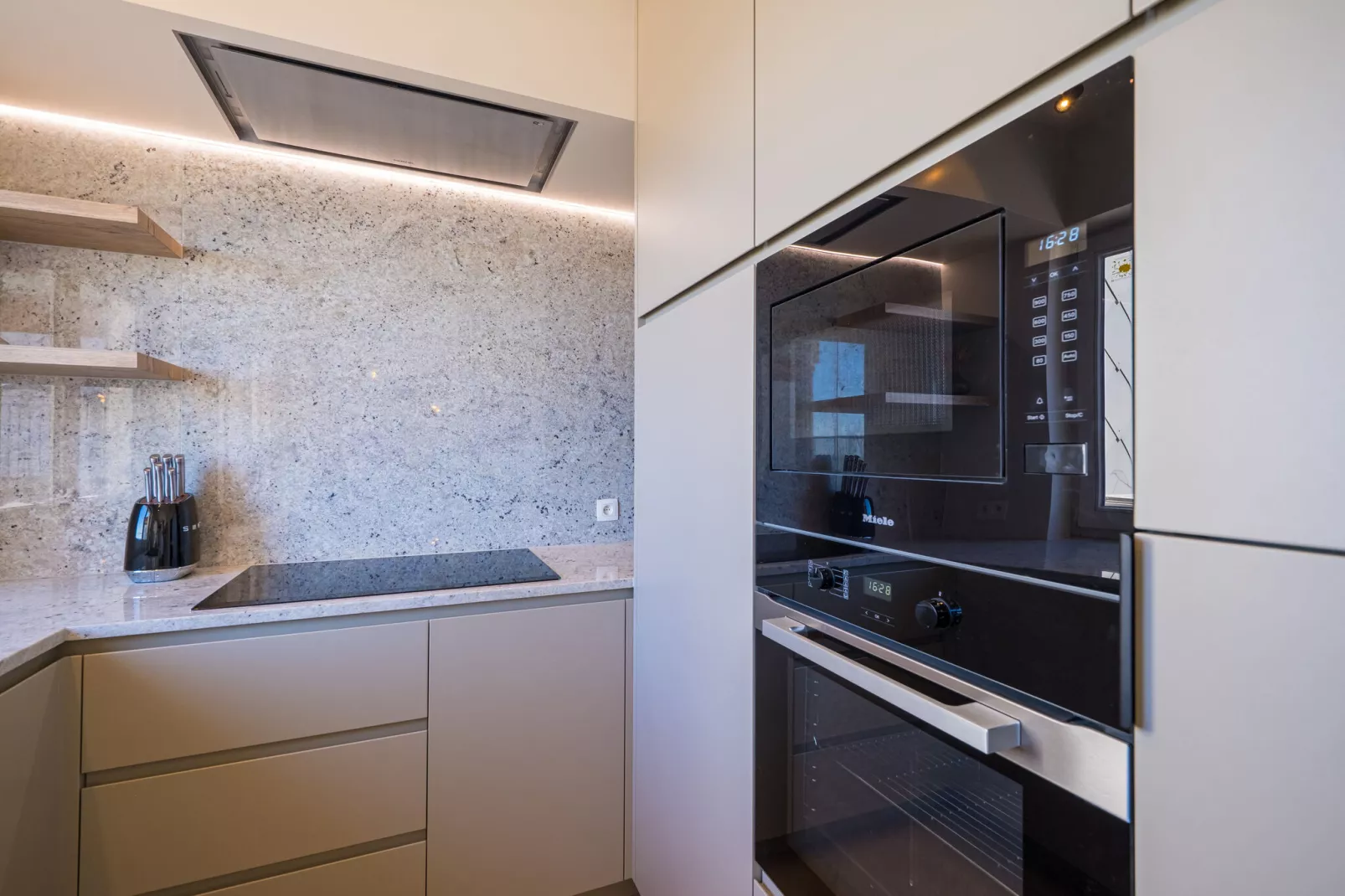 Lakme 0801-Kitchen