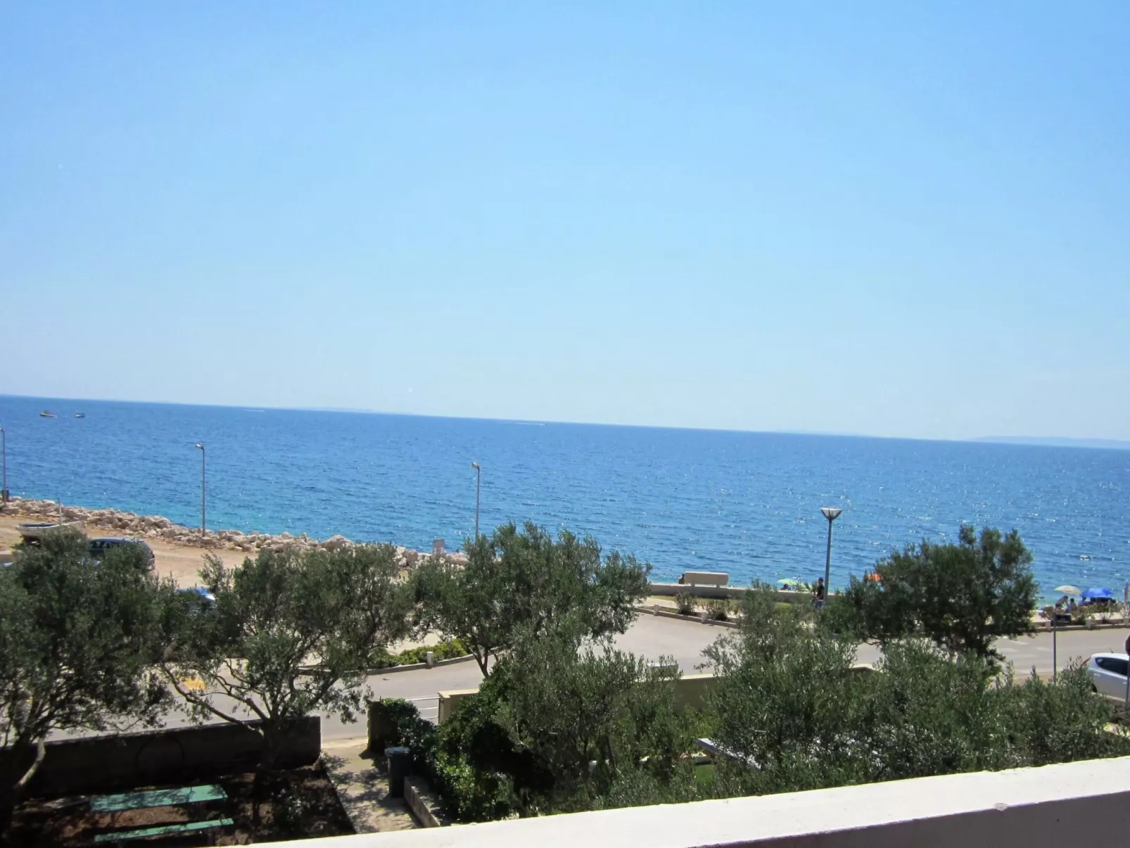 "Denona" mit Blick auf das Wasser-Draußen