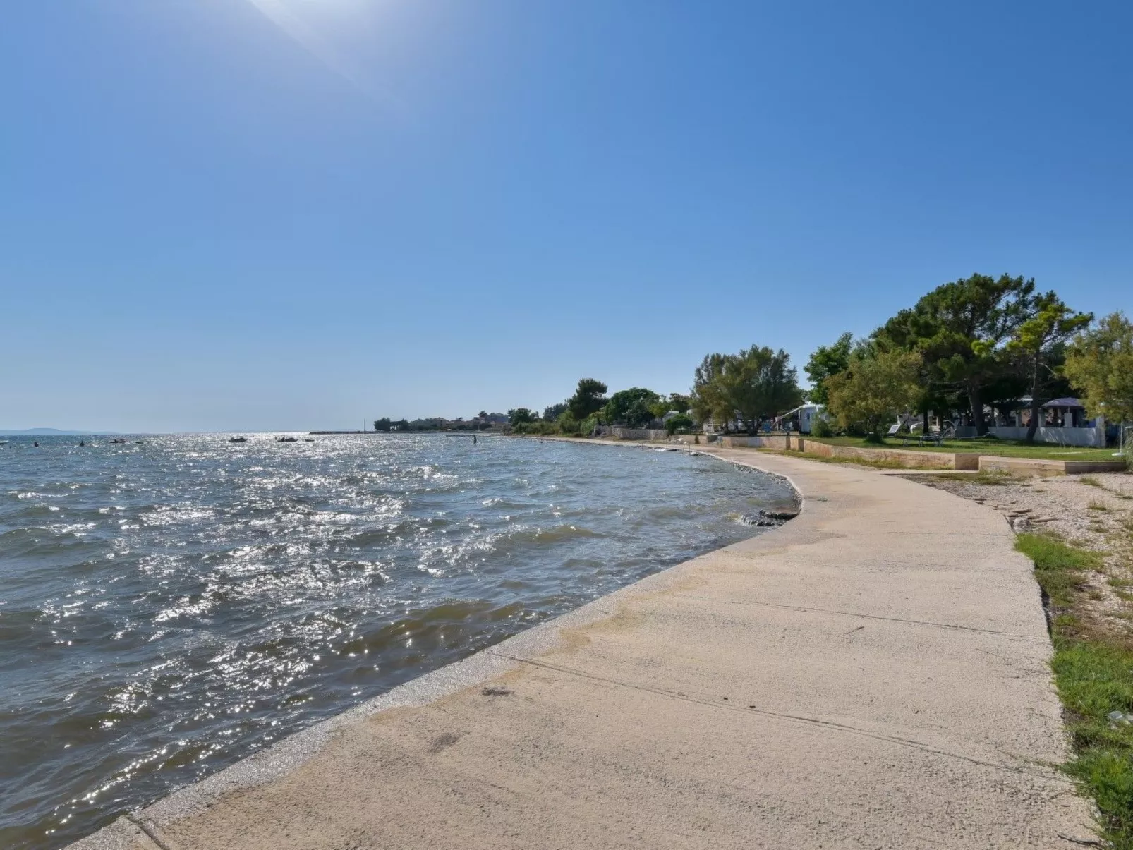 Wohnung mit Blick auf das Wasser-Draußen