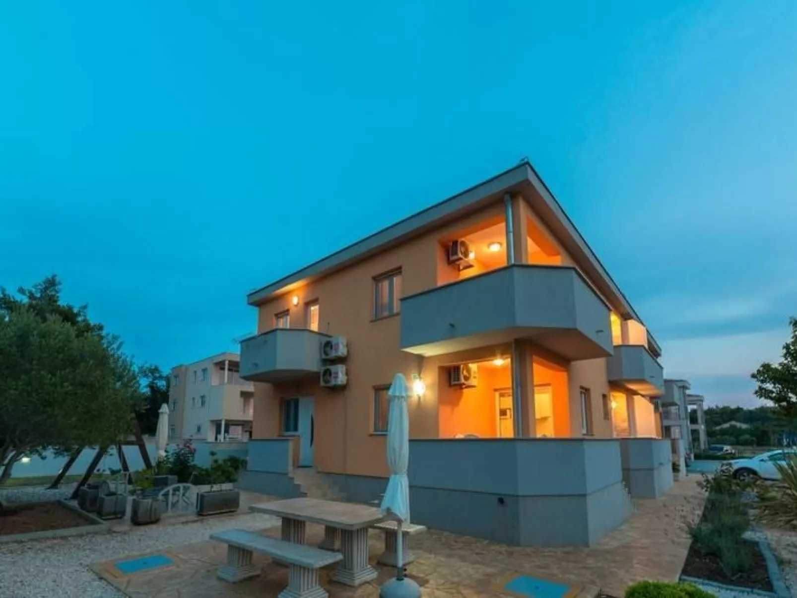 Wohnung "Maestral 03" direkt am Strand-Draußen