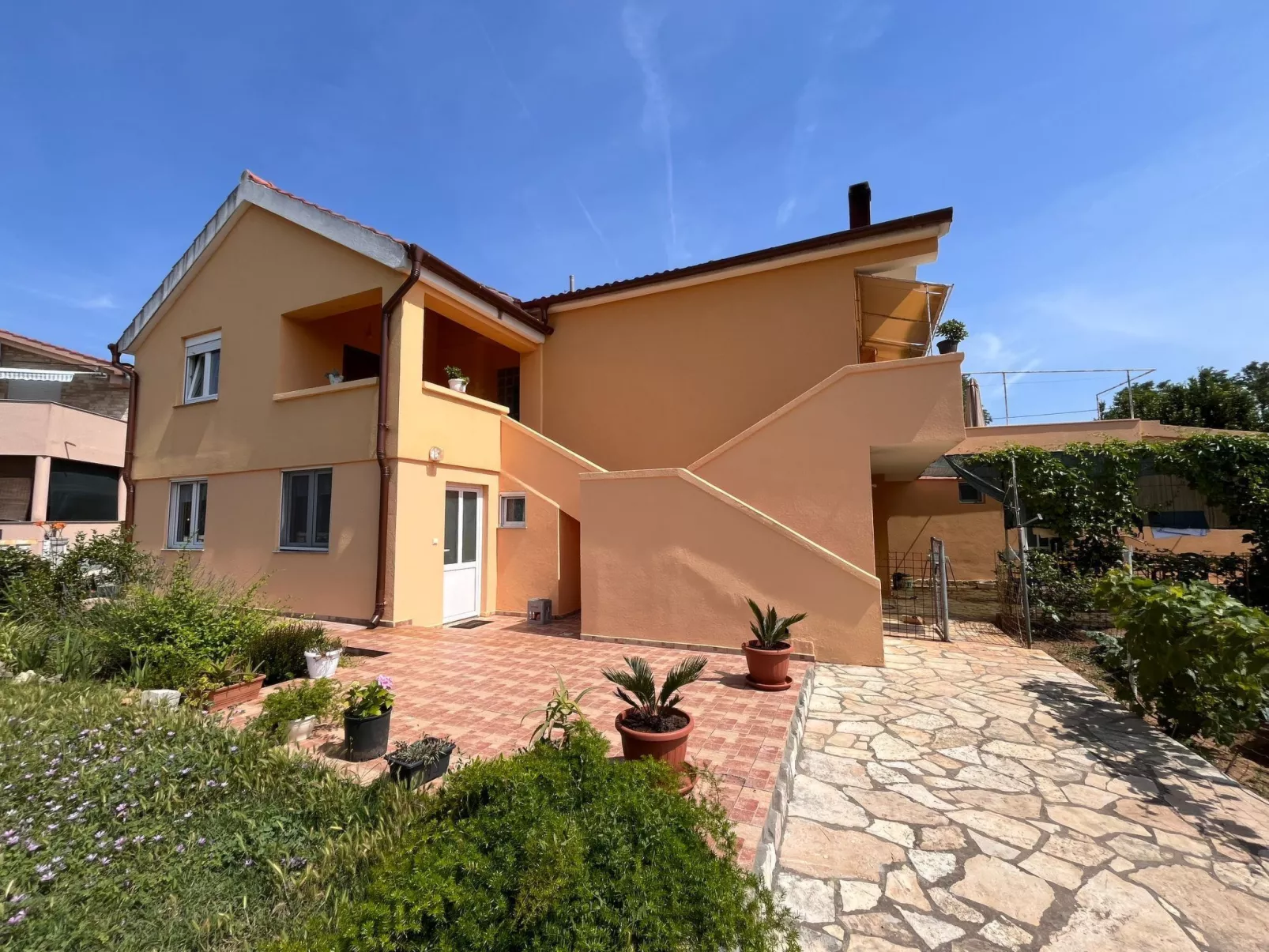 Julieta 02 - Agentur TA Leut-Draußen