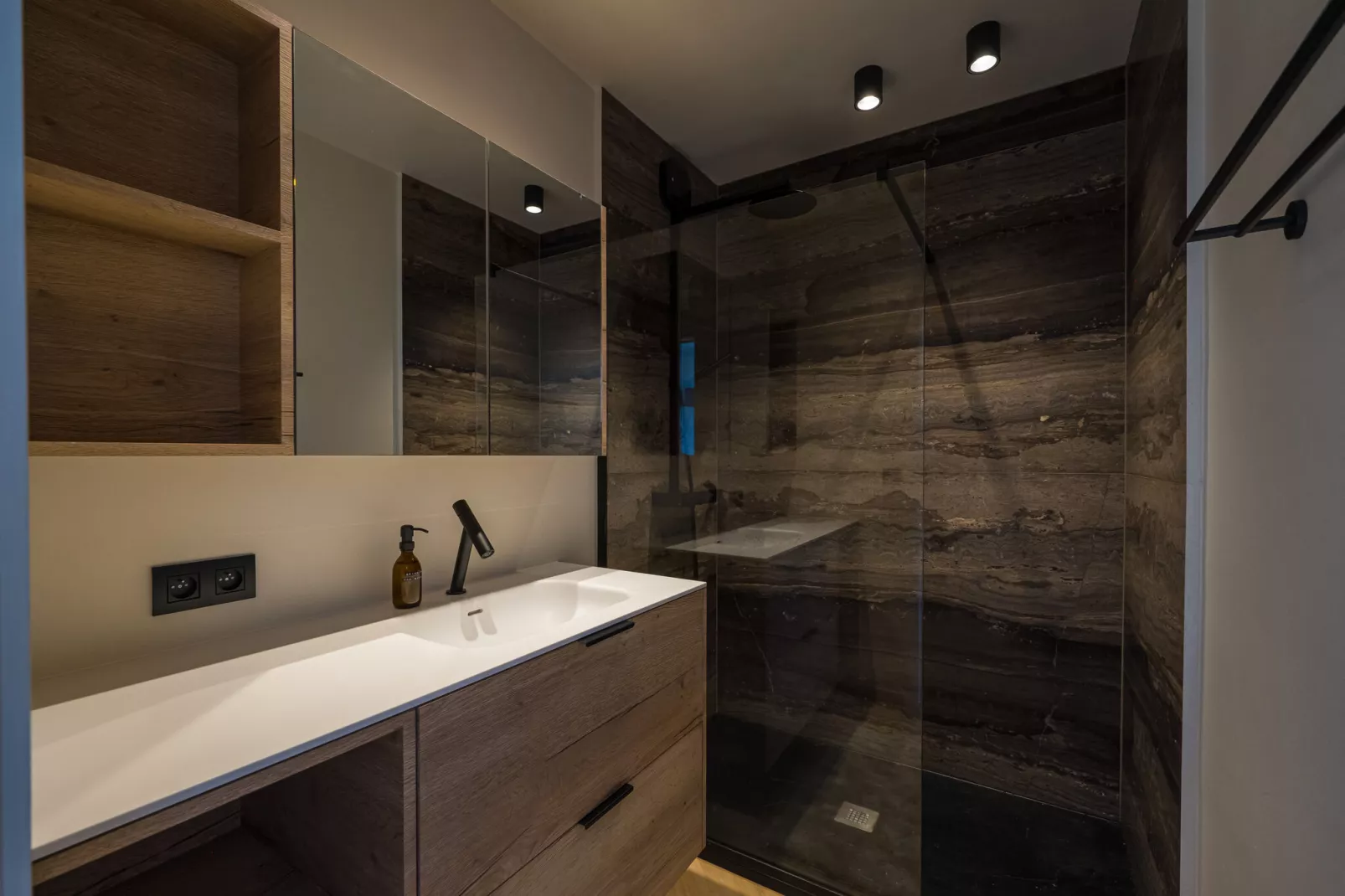 Lakme 0801-Bathroom