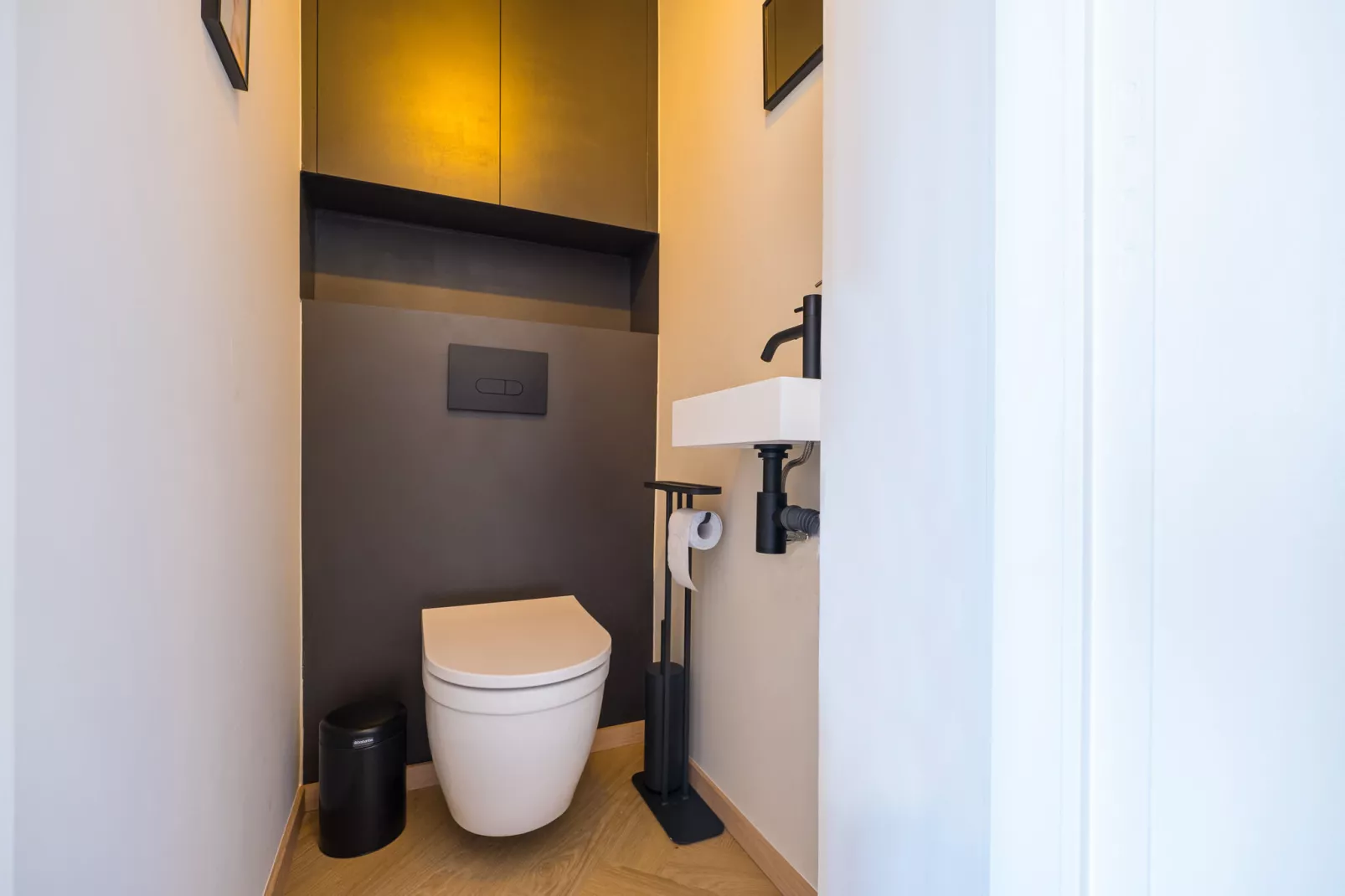 Lakme 0801-Bathroom