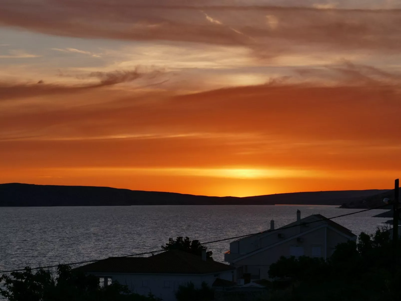 Komfortable Wohnung mit Balkon und Meerblick-Draußen
