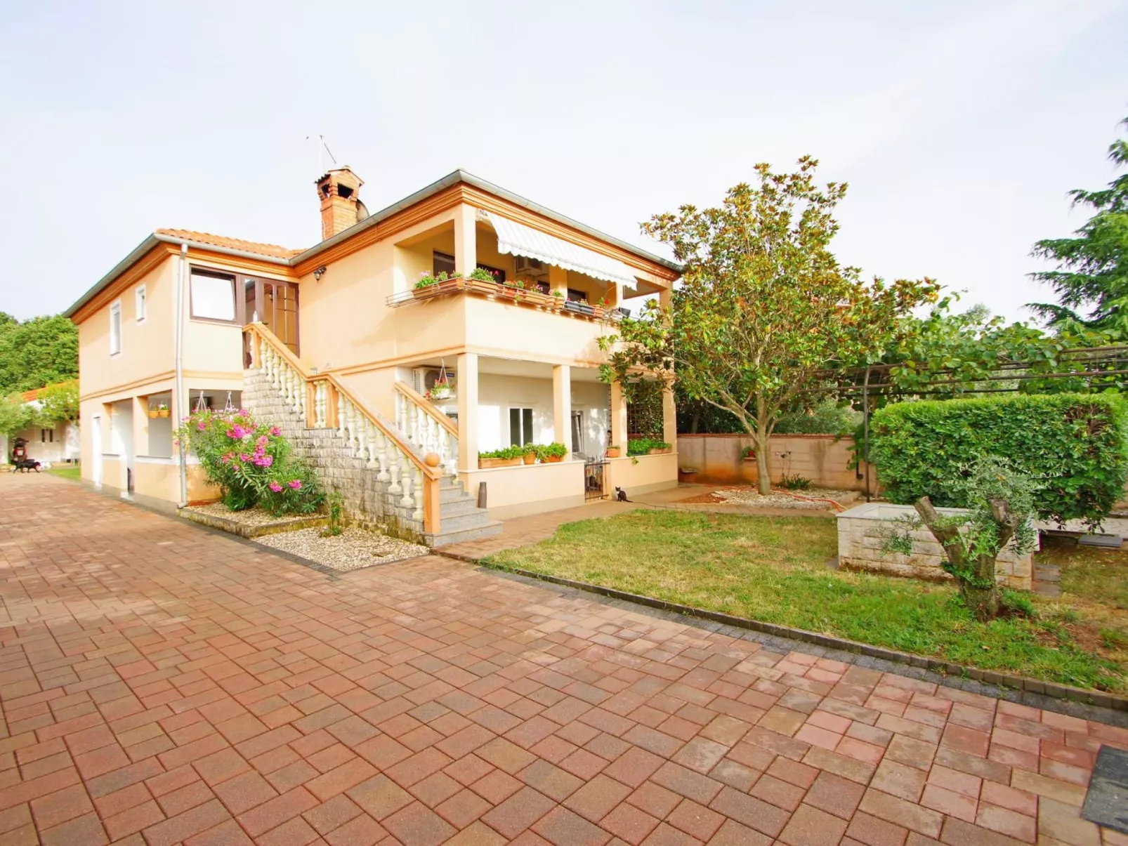 Angenehme Wohnung in Valbandon, Privatparkplatz-Outside