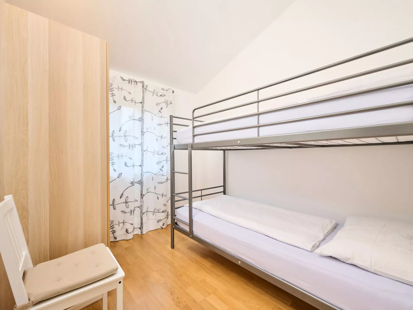 App für bis zu 6 Personen.-Drinnen