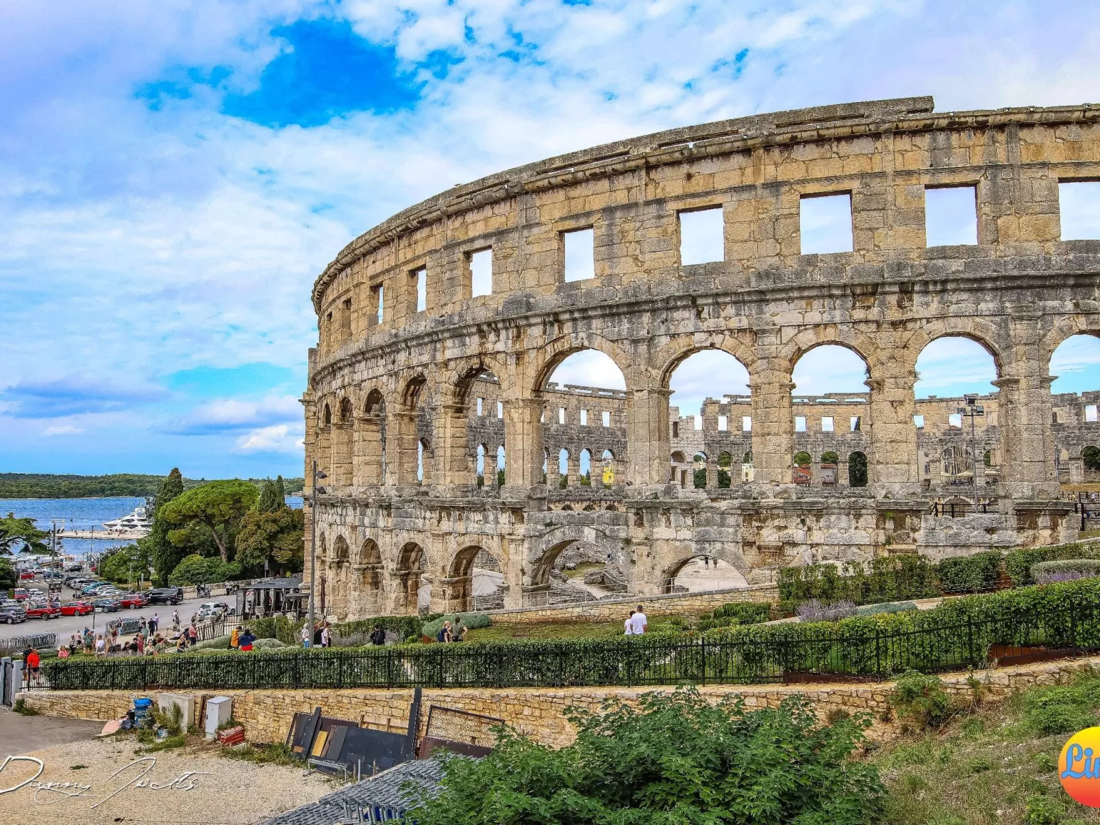 Villa Linet 4.-Draußen