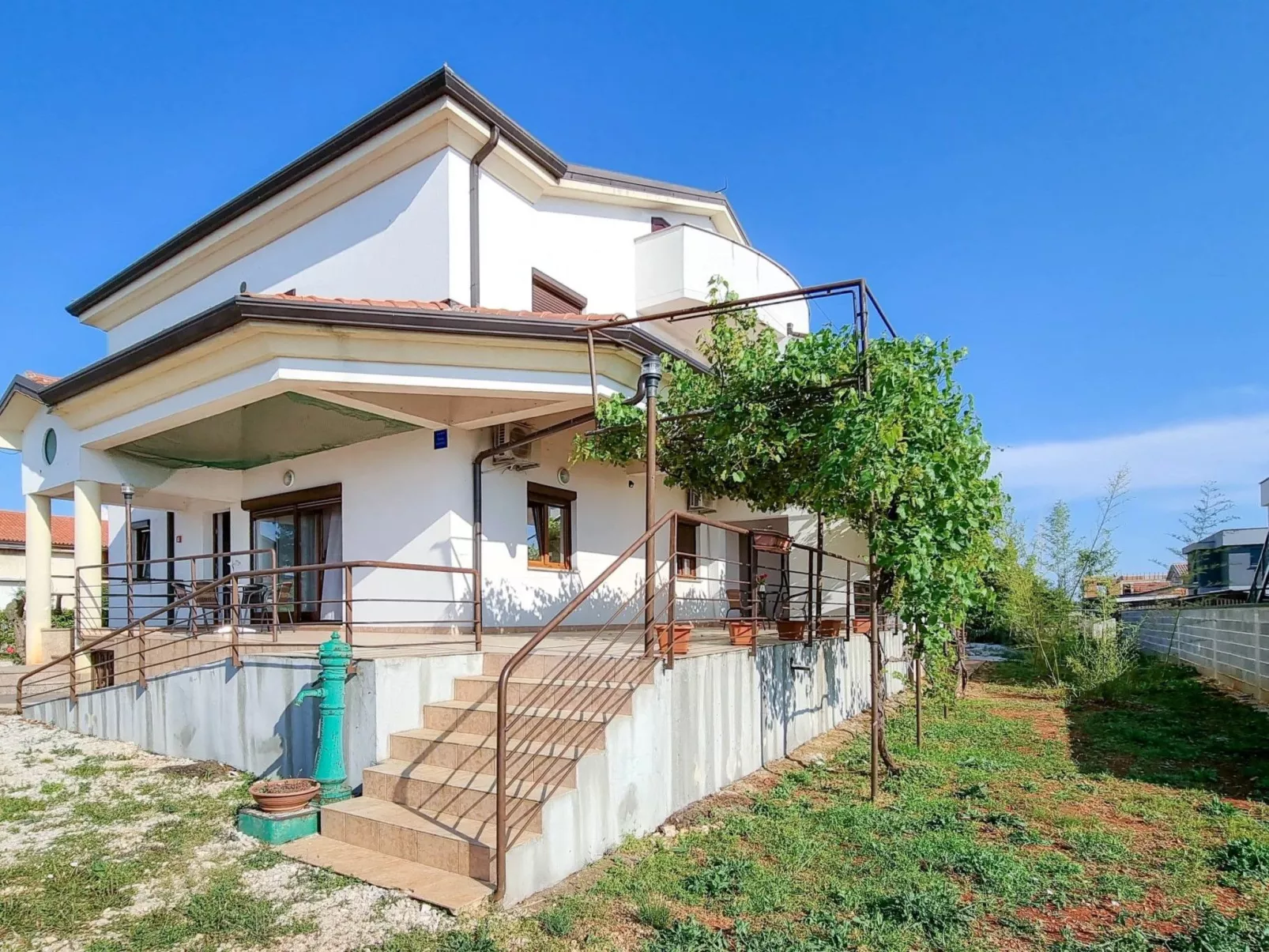 Wohnung "Dani" mit Terrasse-Outside