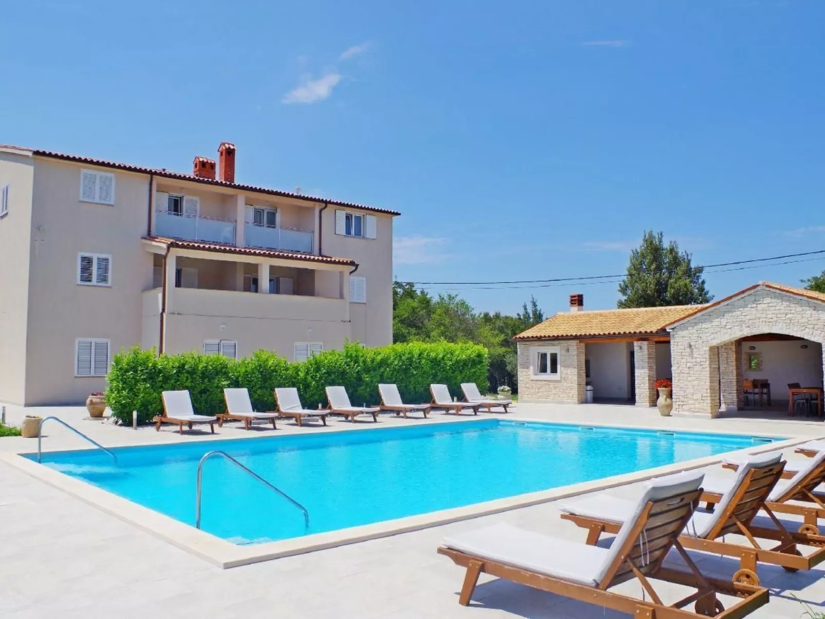 Wohnung in Rakalj mit Parkplatz und Poolblick-Outside