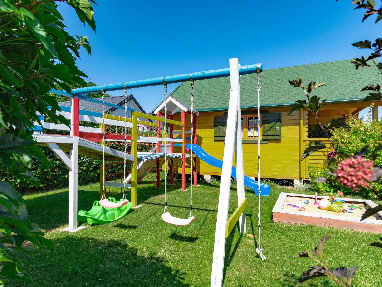 Gemütliches Holzferienhaus mit Grill und Garten-Outside