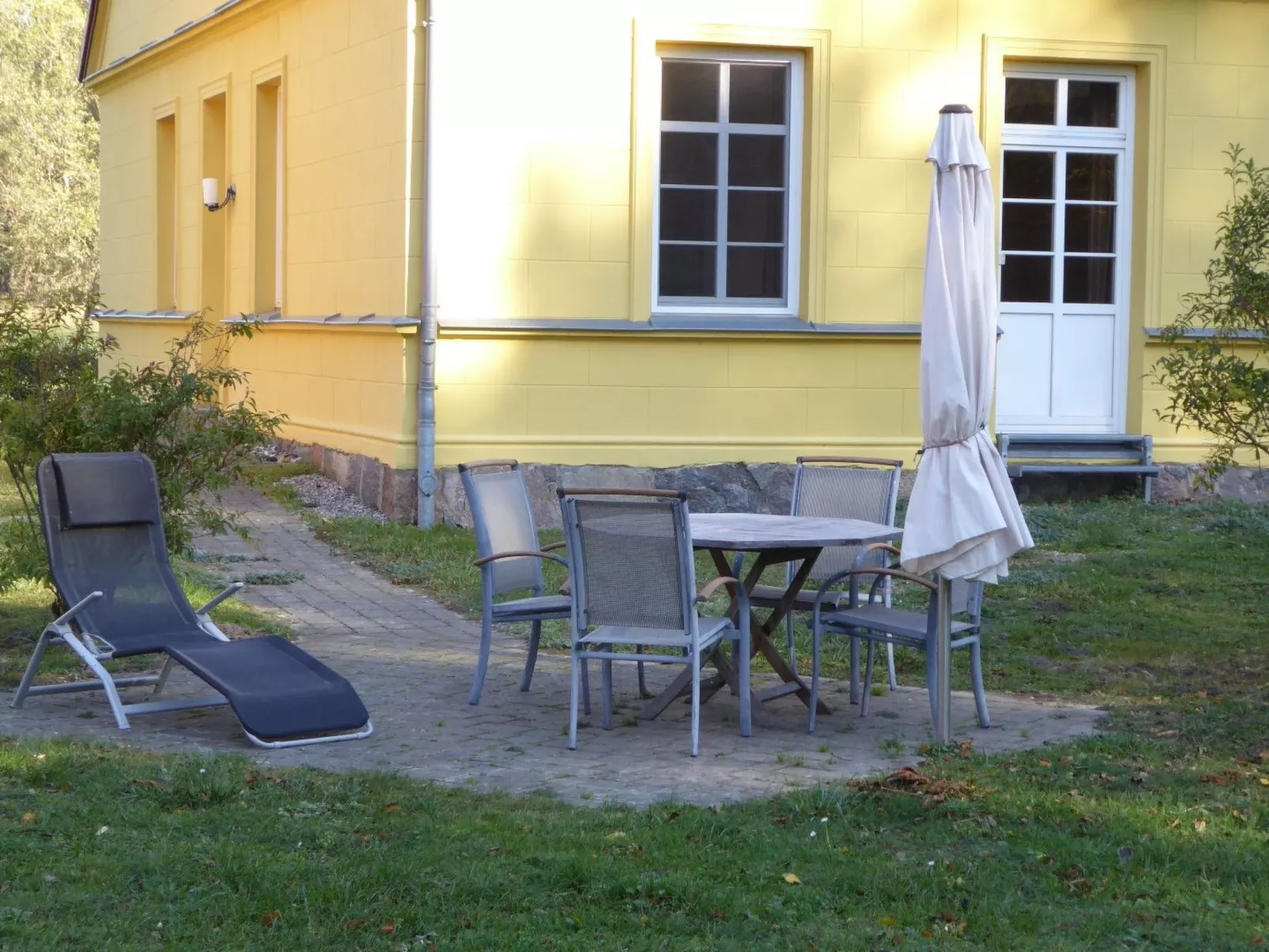 Parterre WEST-Draußen