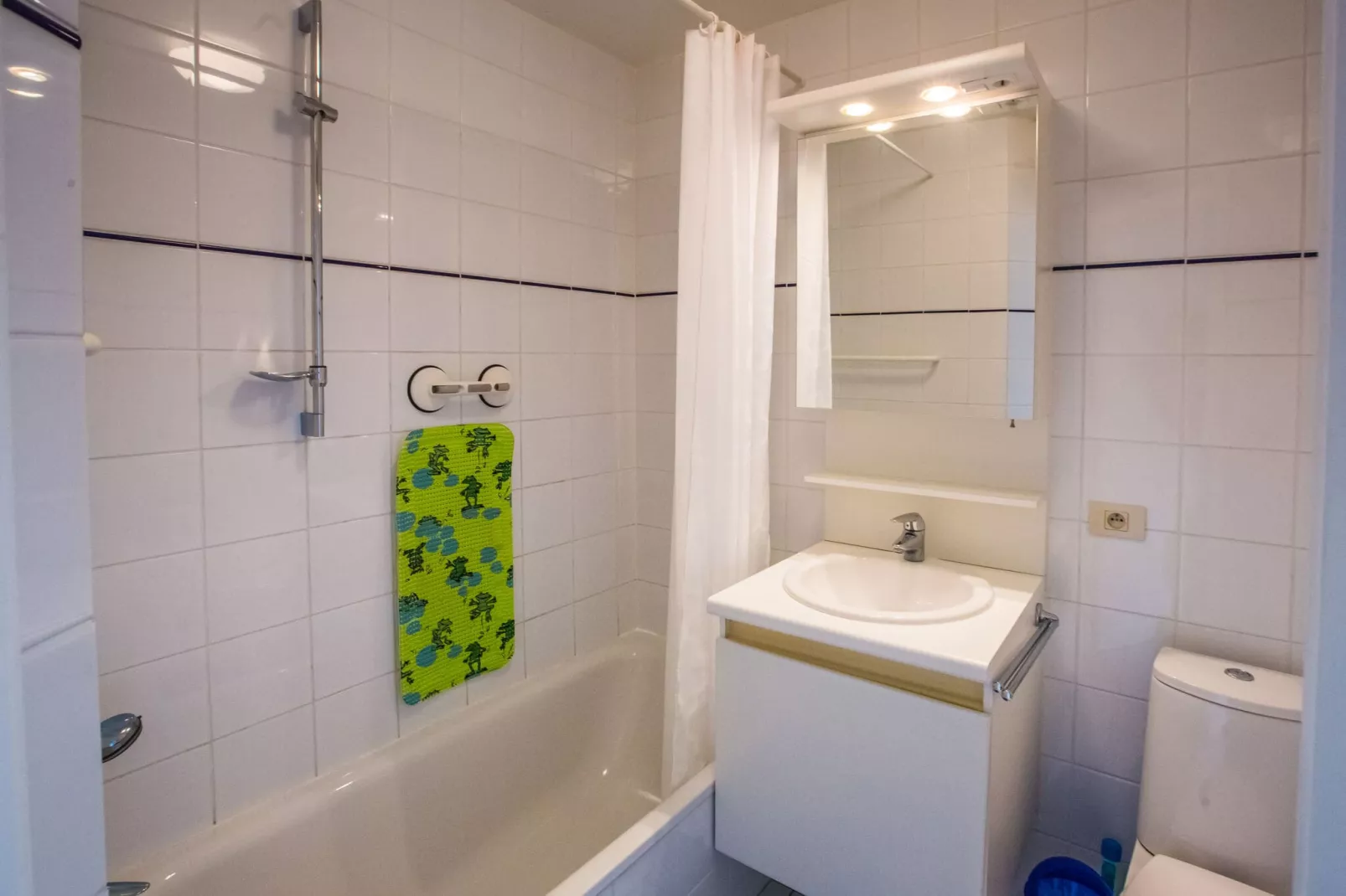 Golf Azur II Nice 0003-Bathroom