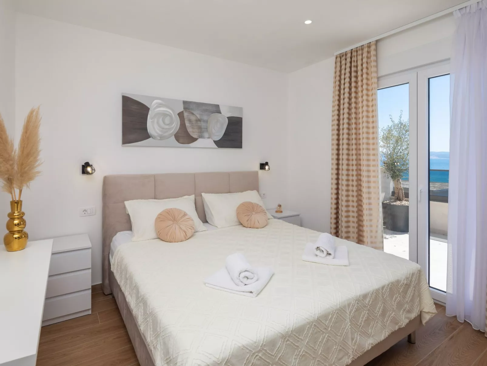 Supreme Penthouse-Inside