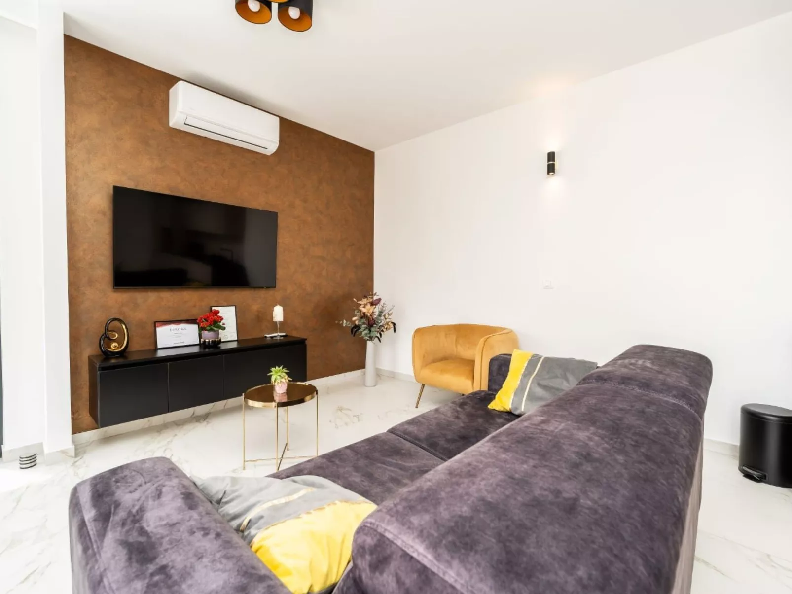 Villa mit beheiztem Pool - von TA Leut Agency-Drinnen