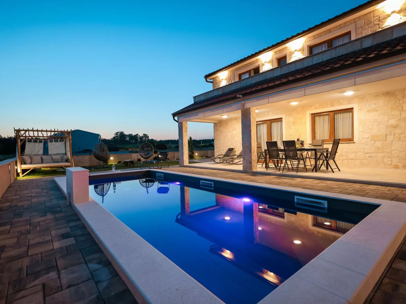 Villa mit beheiztem Pool in der Nähe des Meeres-TA Leut Agency-Outside