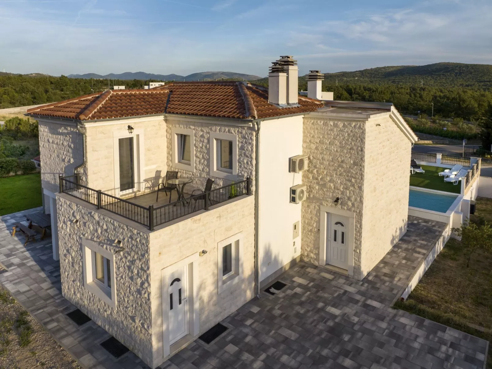 Villa Whitestone bei Šibenik-Dedans