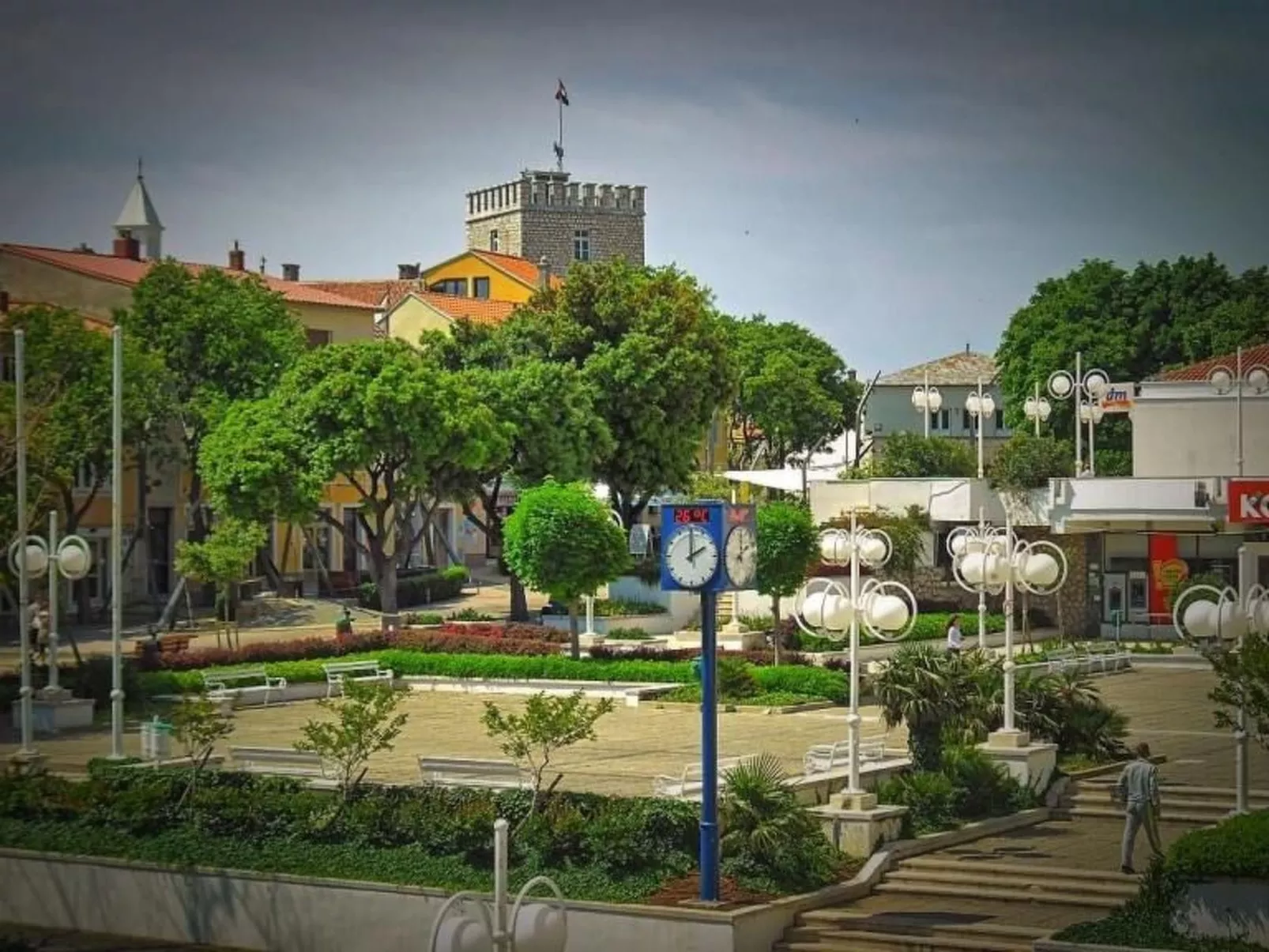 "Ana" mit Blick auf das Wasser-Draußen