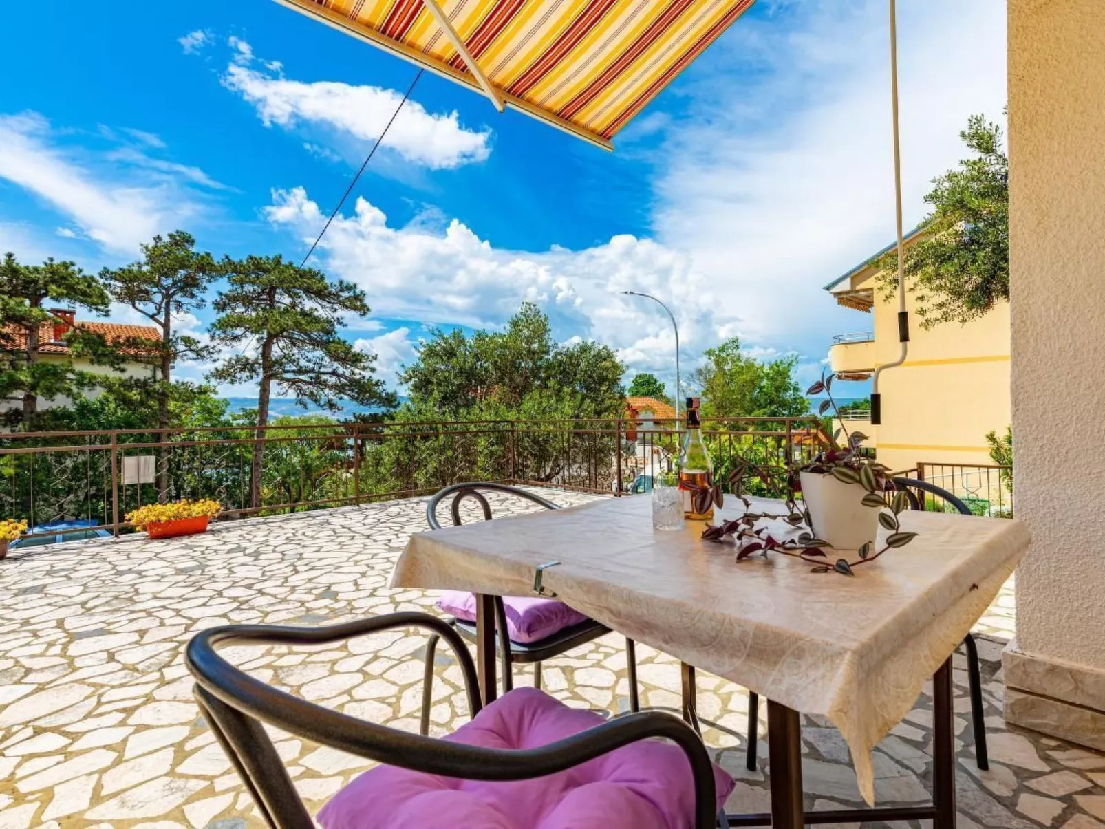 In Novi Vinodolski mit Terrasse und Meerblick-Outside