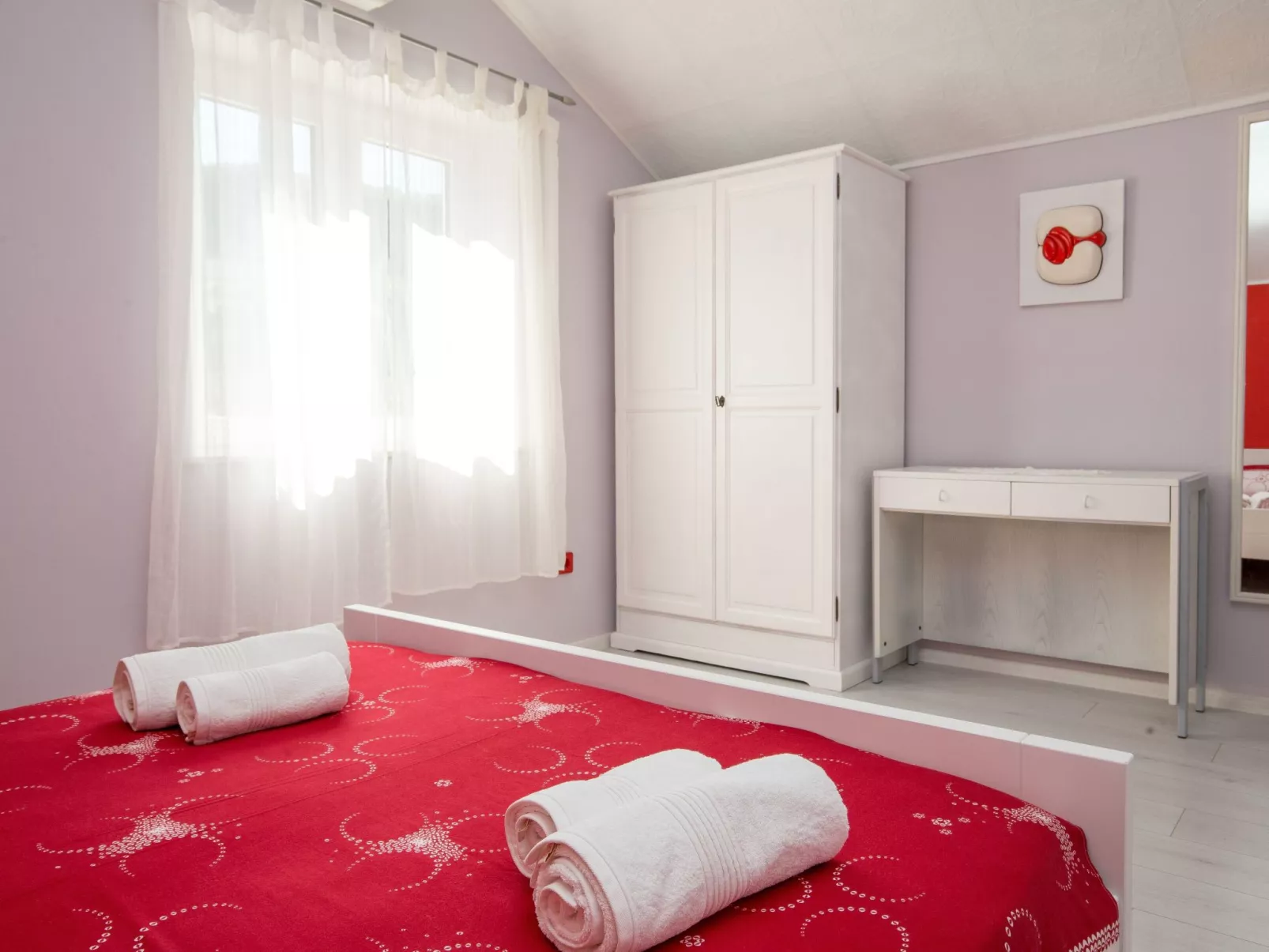 Großes Ferienhaus mit Terrasse und Garten-Image-tags.info