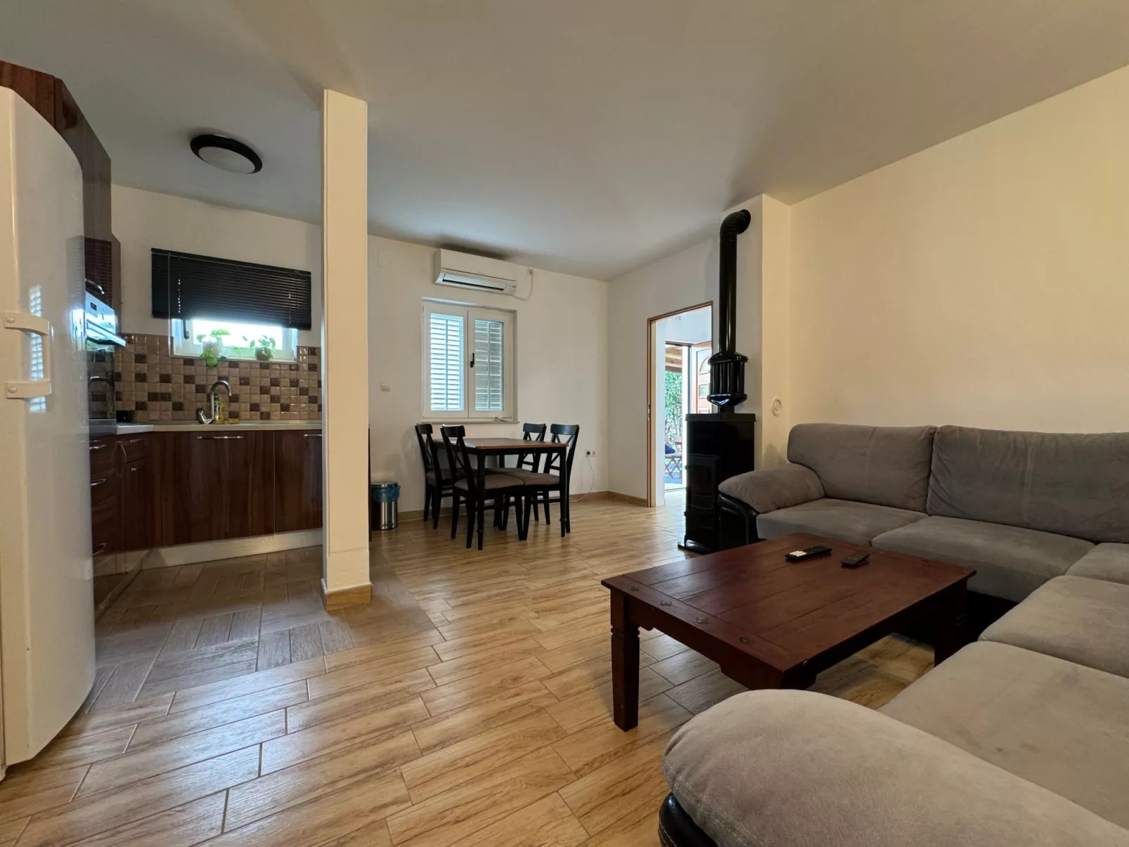 Gemütliche Wohnung Crno-Drinnen