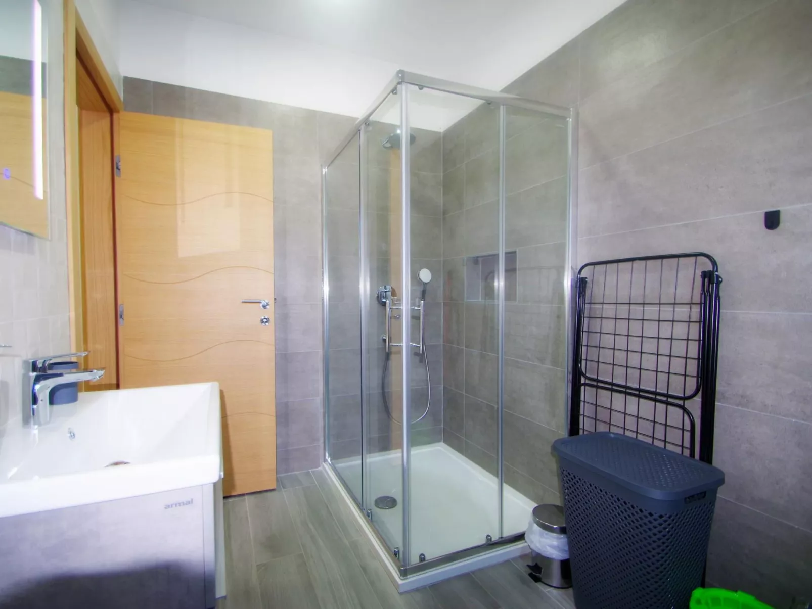 Mit privatem Pool, Dorf Šišan-Drinnen