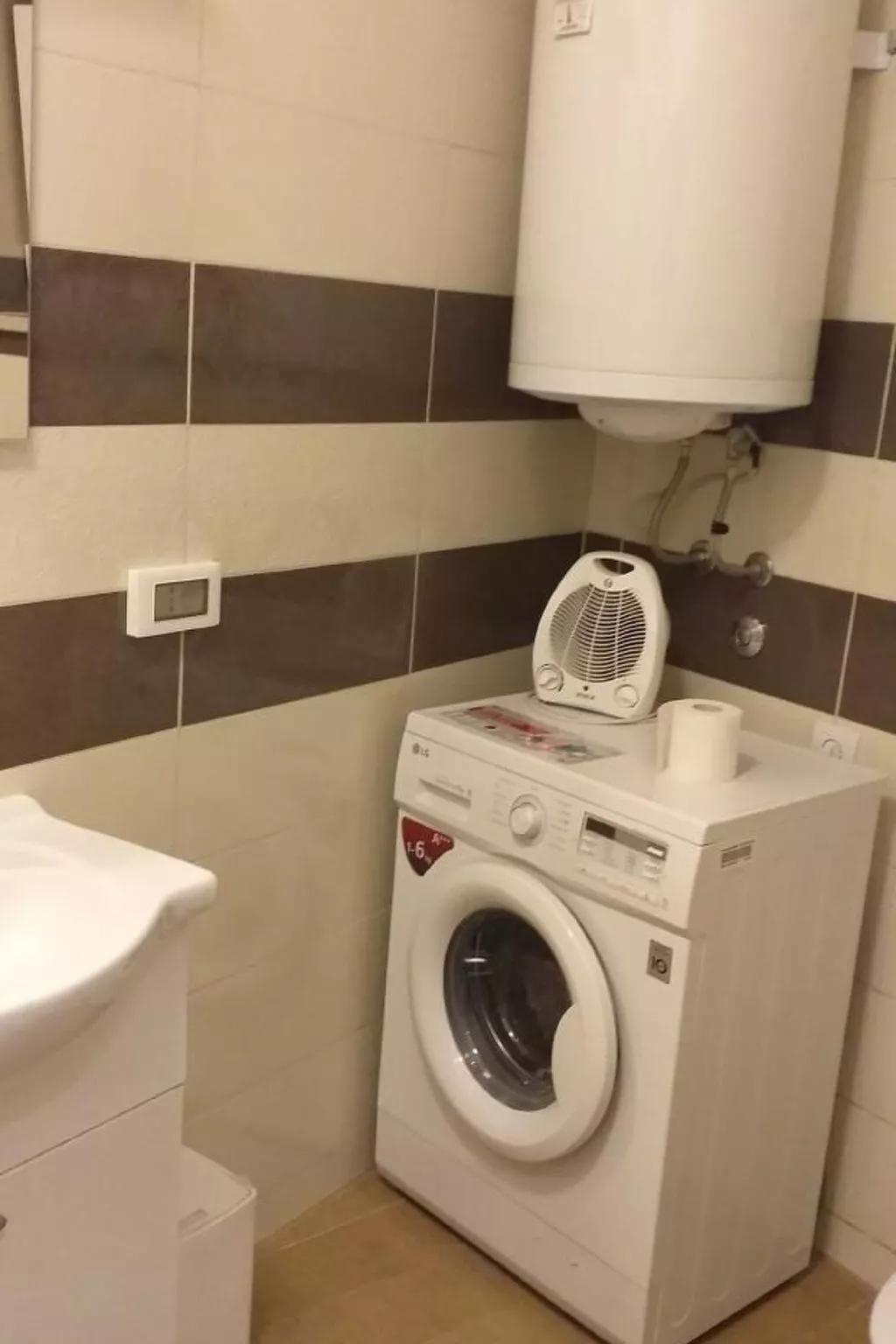 "Neue Wohnung" mit Privatparkplatz-Dedans