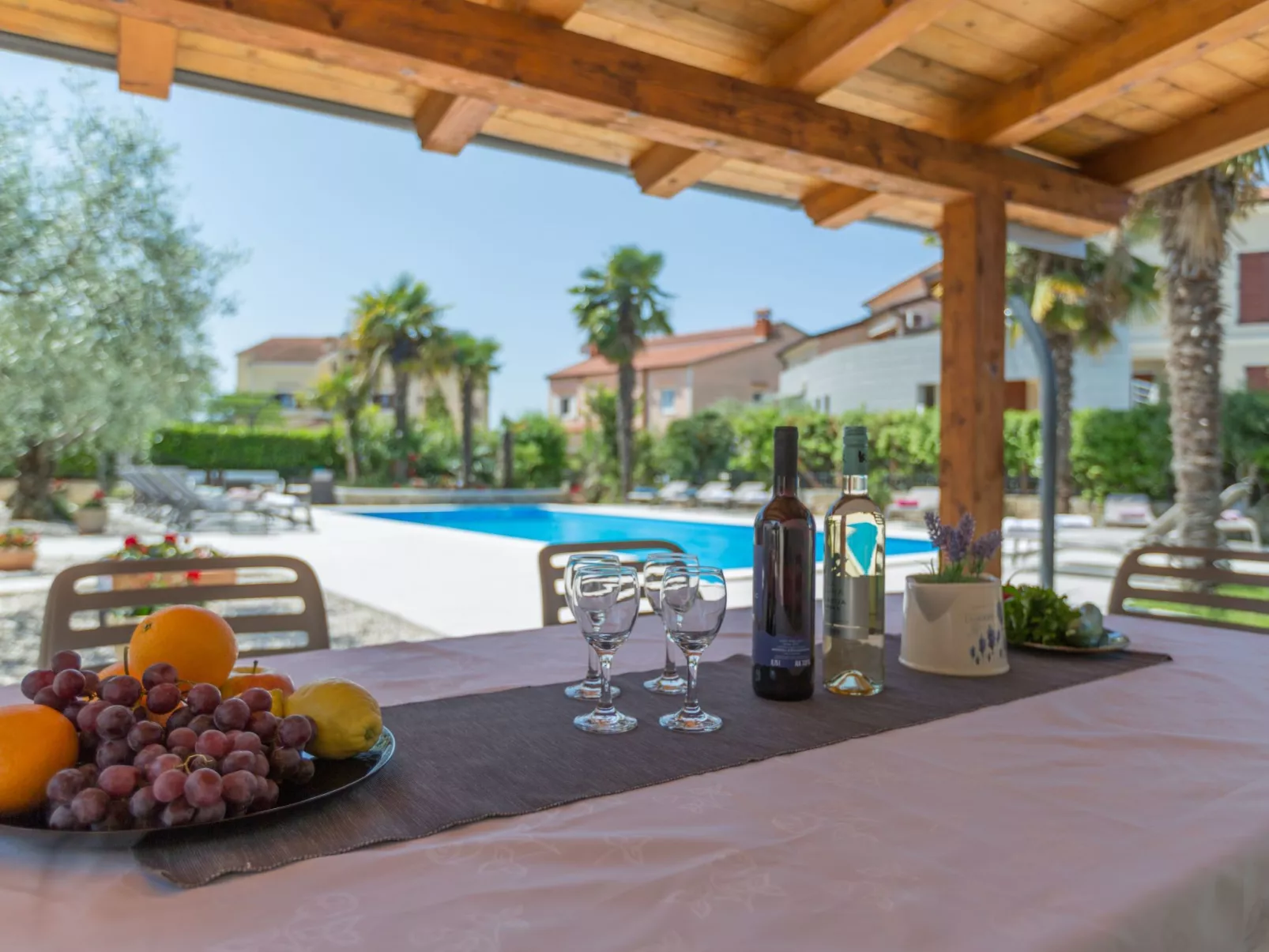 Paradiso 1 mit Pool-Dehors