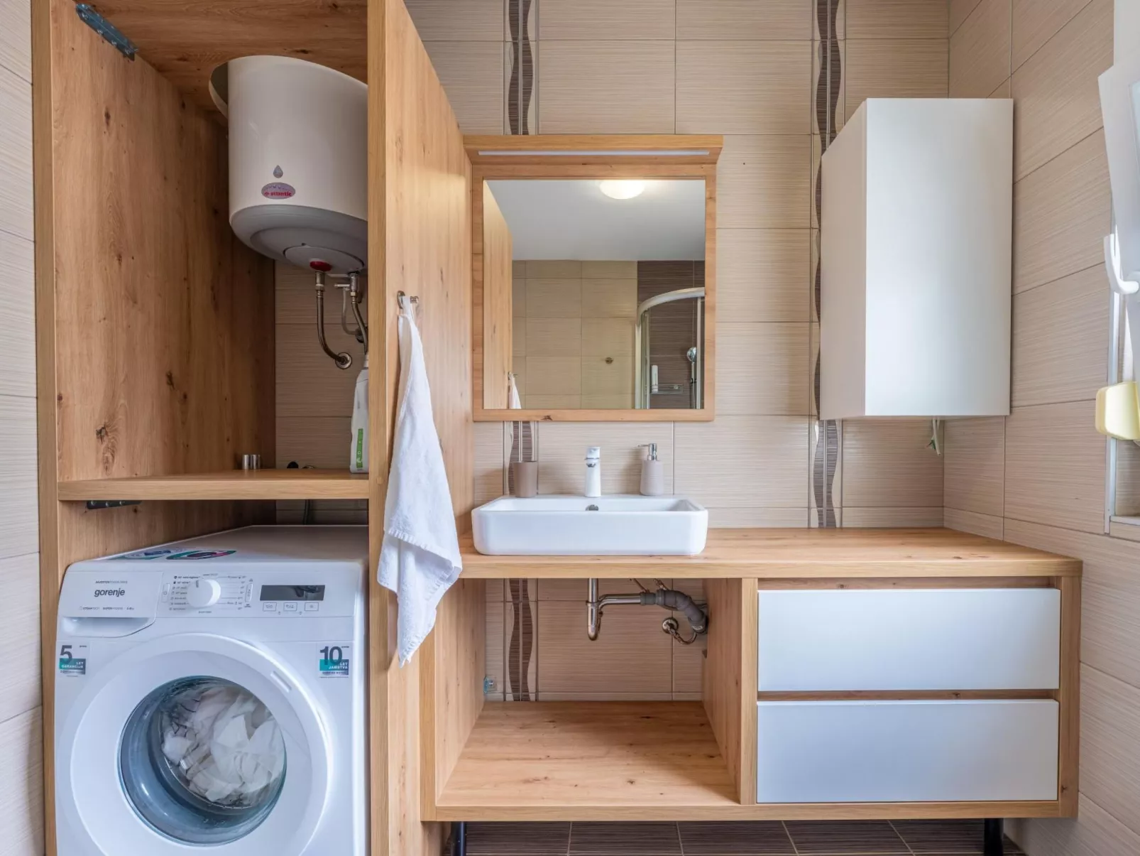 4 Schlafzimmer, 3 Badezimmer, Küche, Wohnzimmer, privater Pool, Grill-Dedans