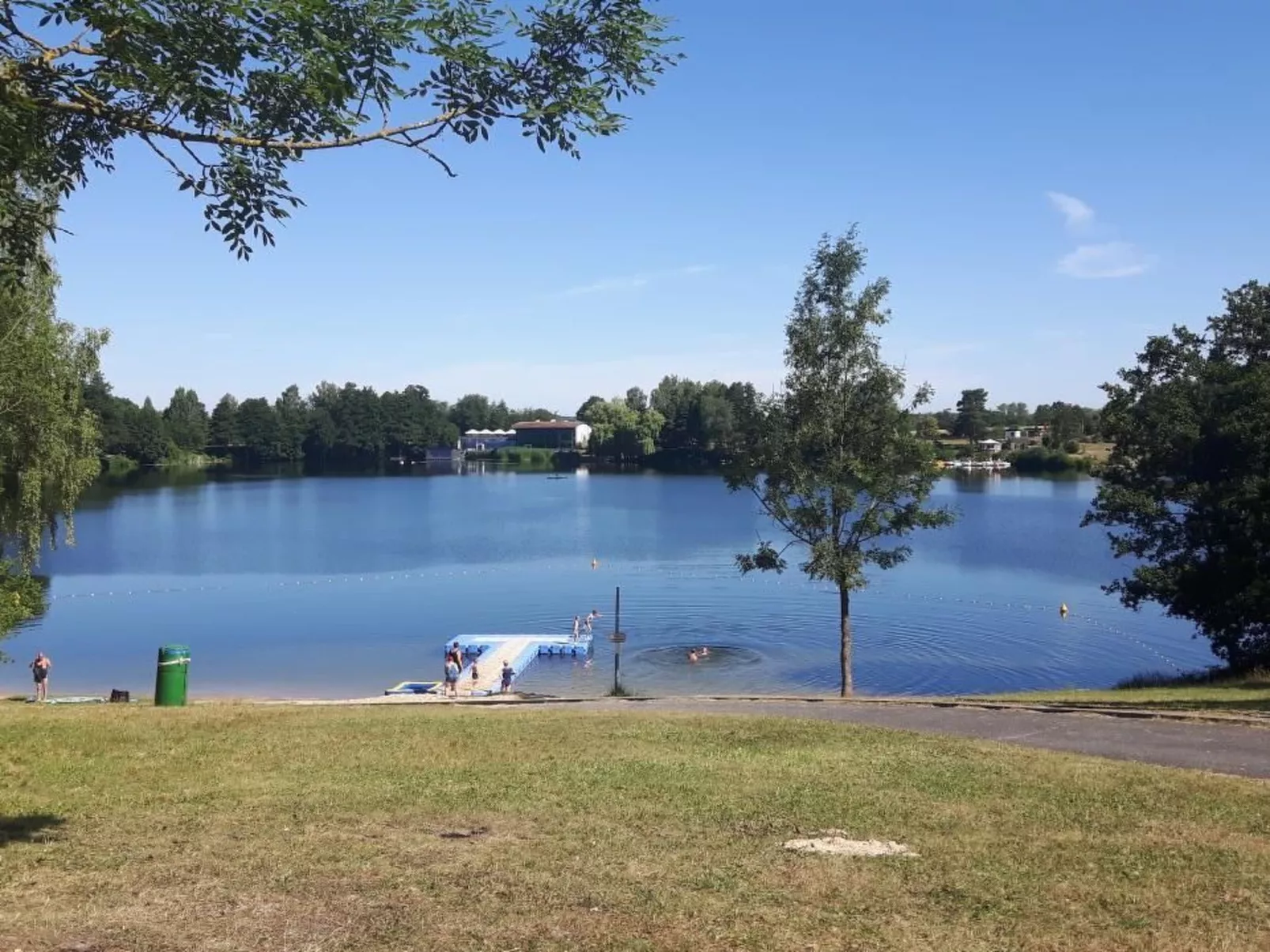 Haus Rotkäppchen-Draußen