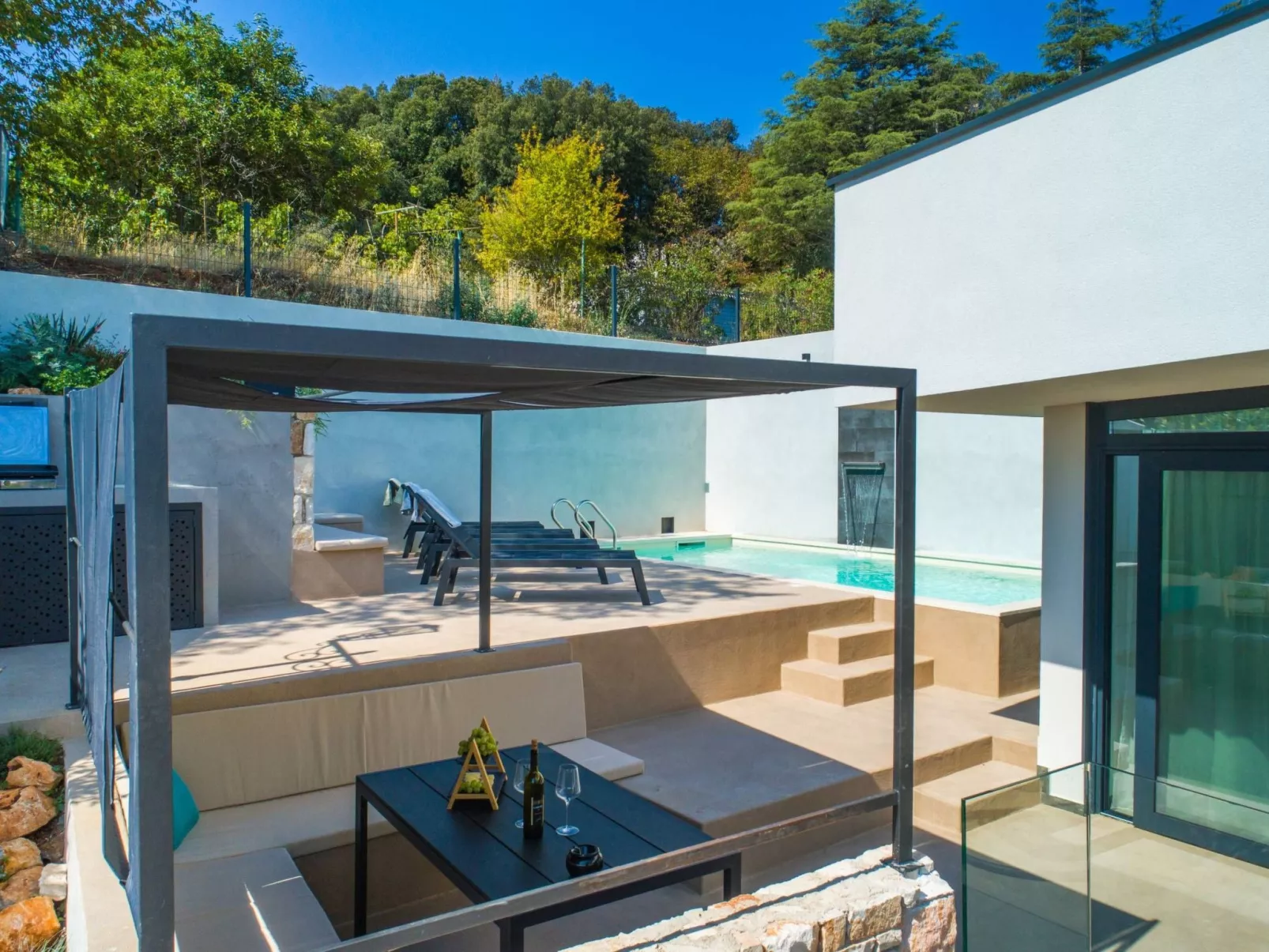 In Vintijan mit Privatem Pool-Draußen