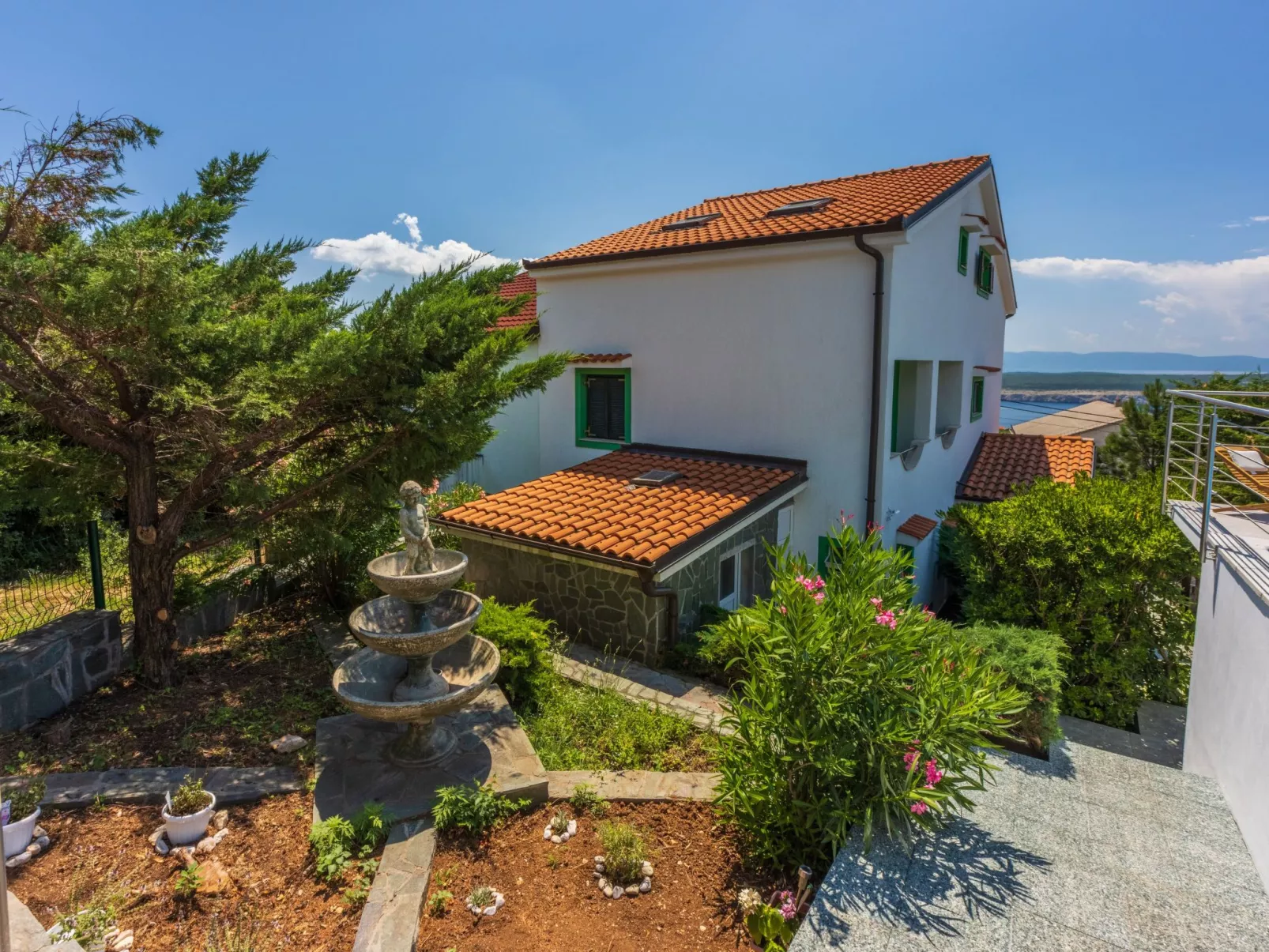 Mit privatem Pool und Sauna-Dehors