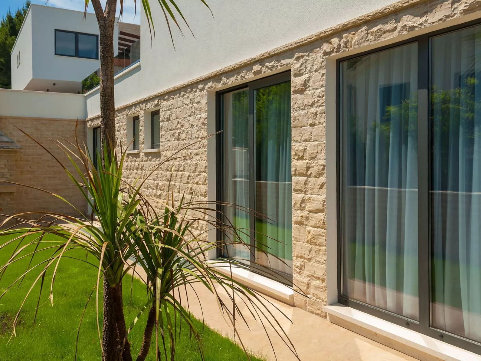 Luxuriöse Villa Rose am Strand mit Pool-Draußen