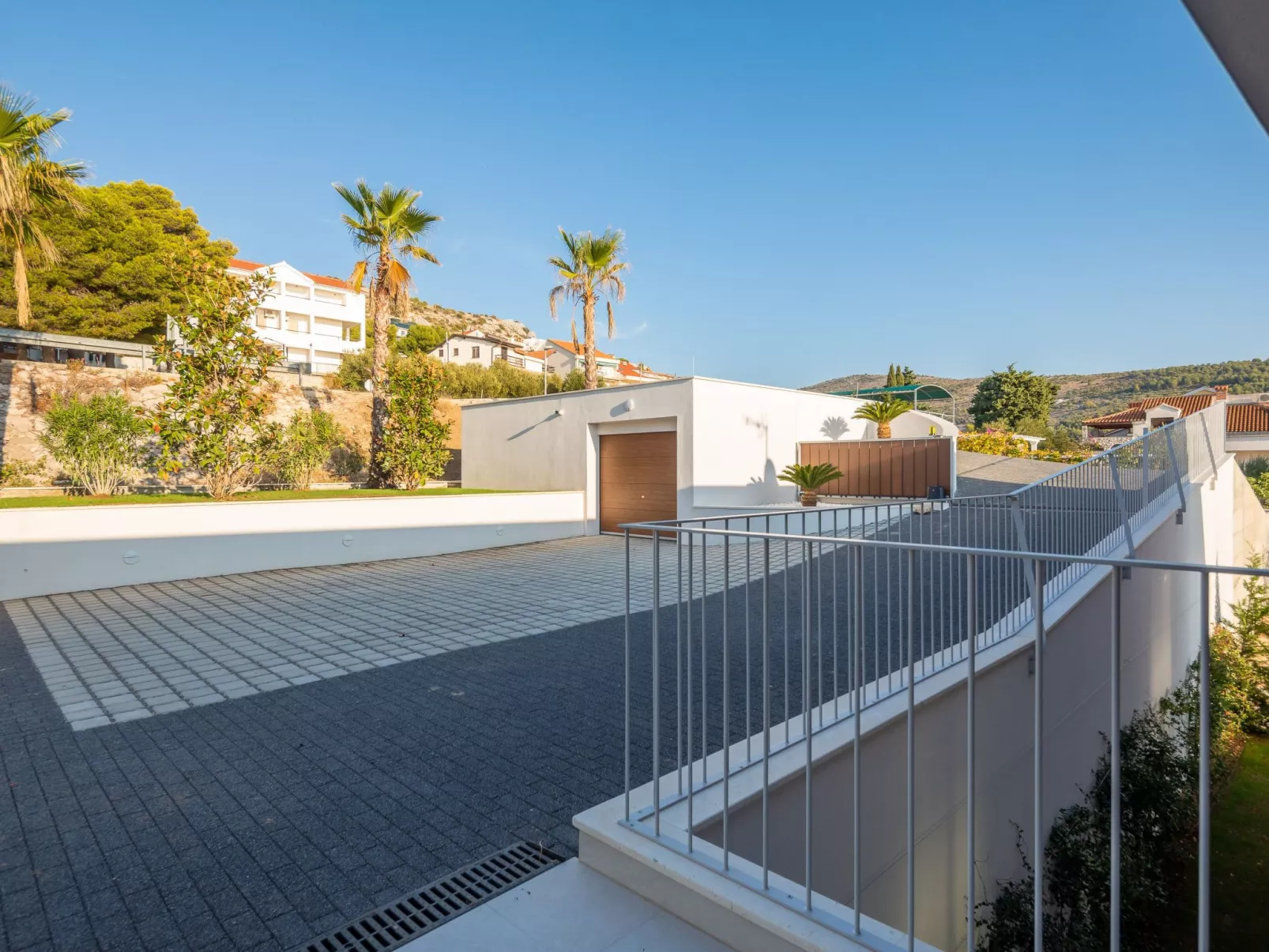 Villa mit Infinity-Pool-Drinnen